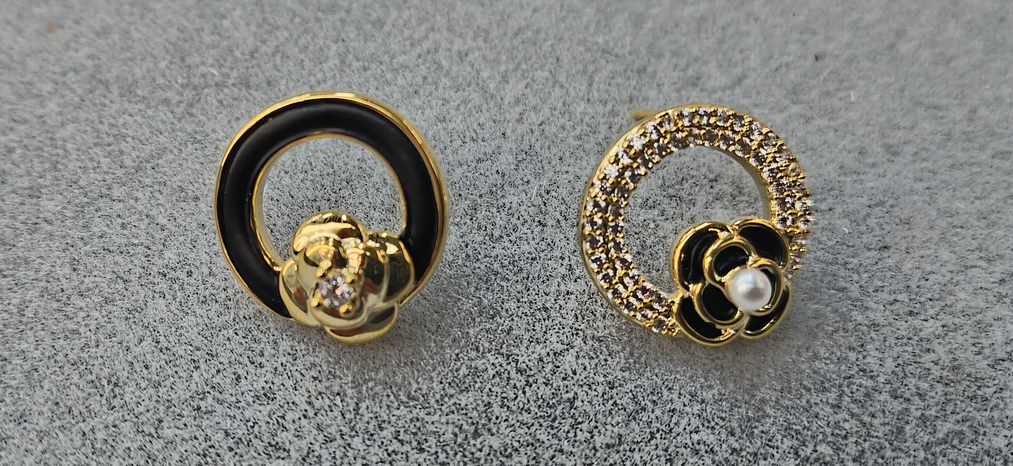 Waka Mi 2025 new ear studs, S925 silver needle, black and gold color, inlaid with pearls and zircon, fashionable and elegant. details Picture
