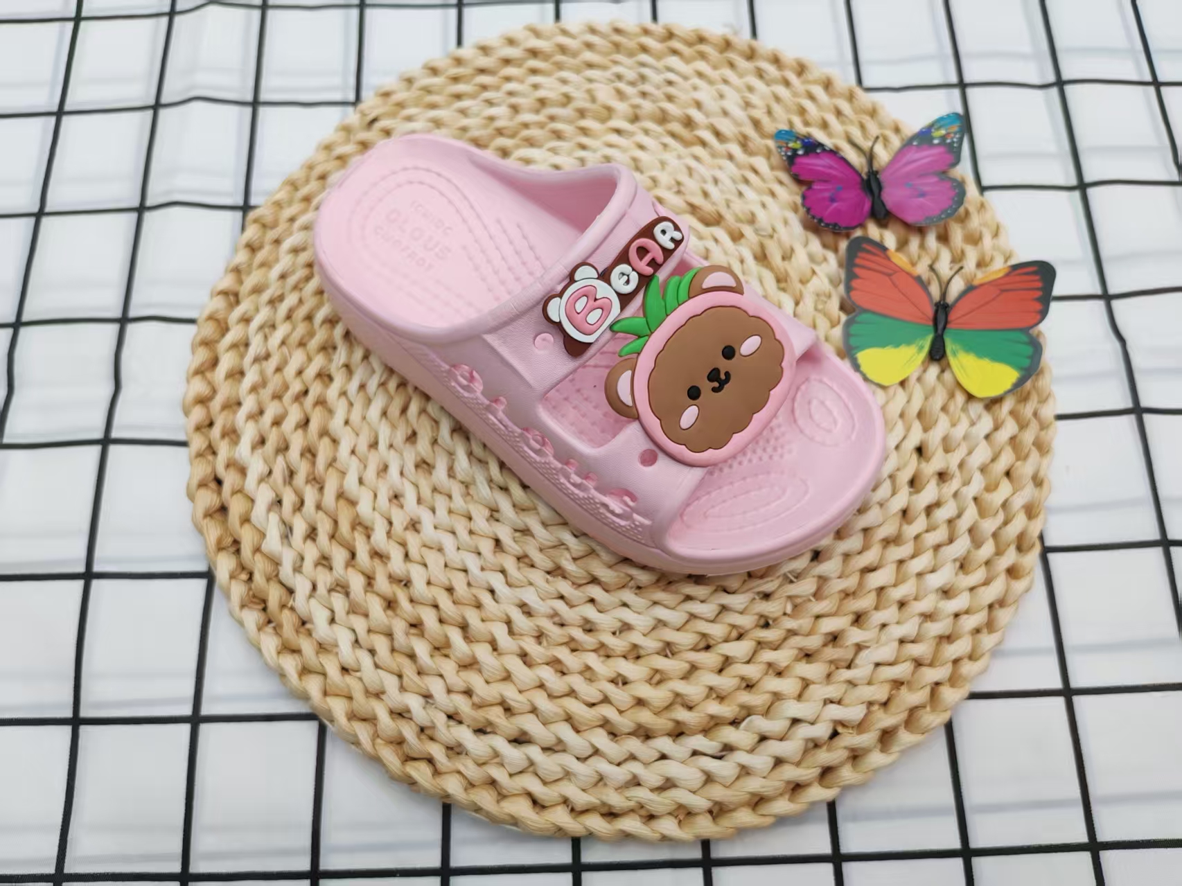 New Summer 2025 girls' cute anti-slip thick-soled outerwear slippers details Picture