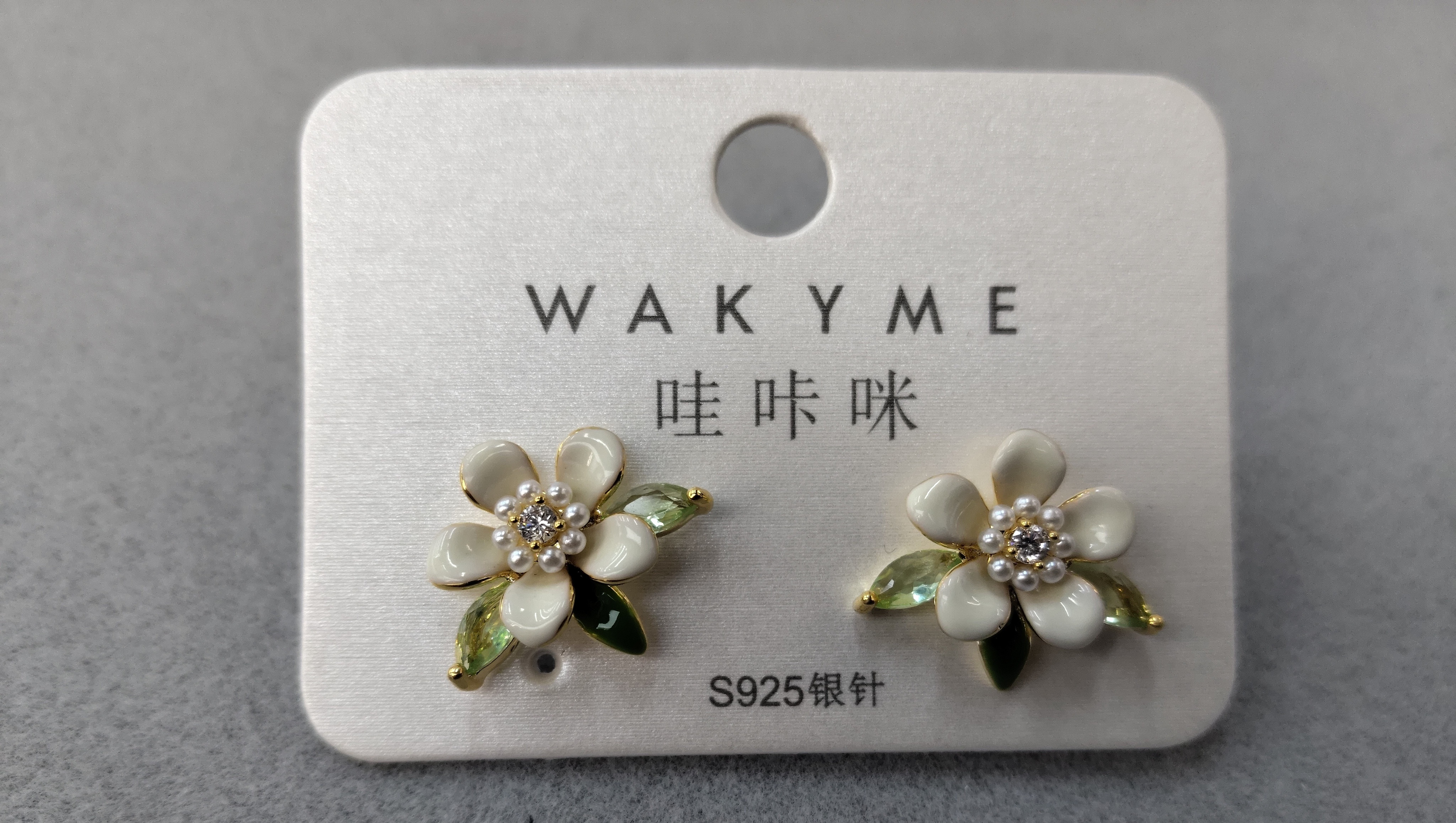 Waka Mi 2025 new flower-shaped stud earrings, S925 silver needle, exquisite and elegant, embellishing your gentle moments.