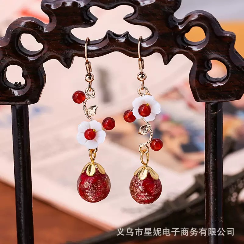 Ancient-style shell flower green agate asymmetrical earrings Specification image