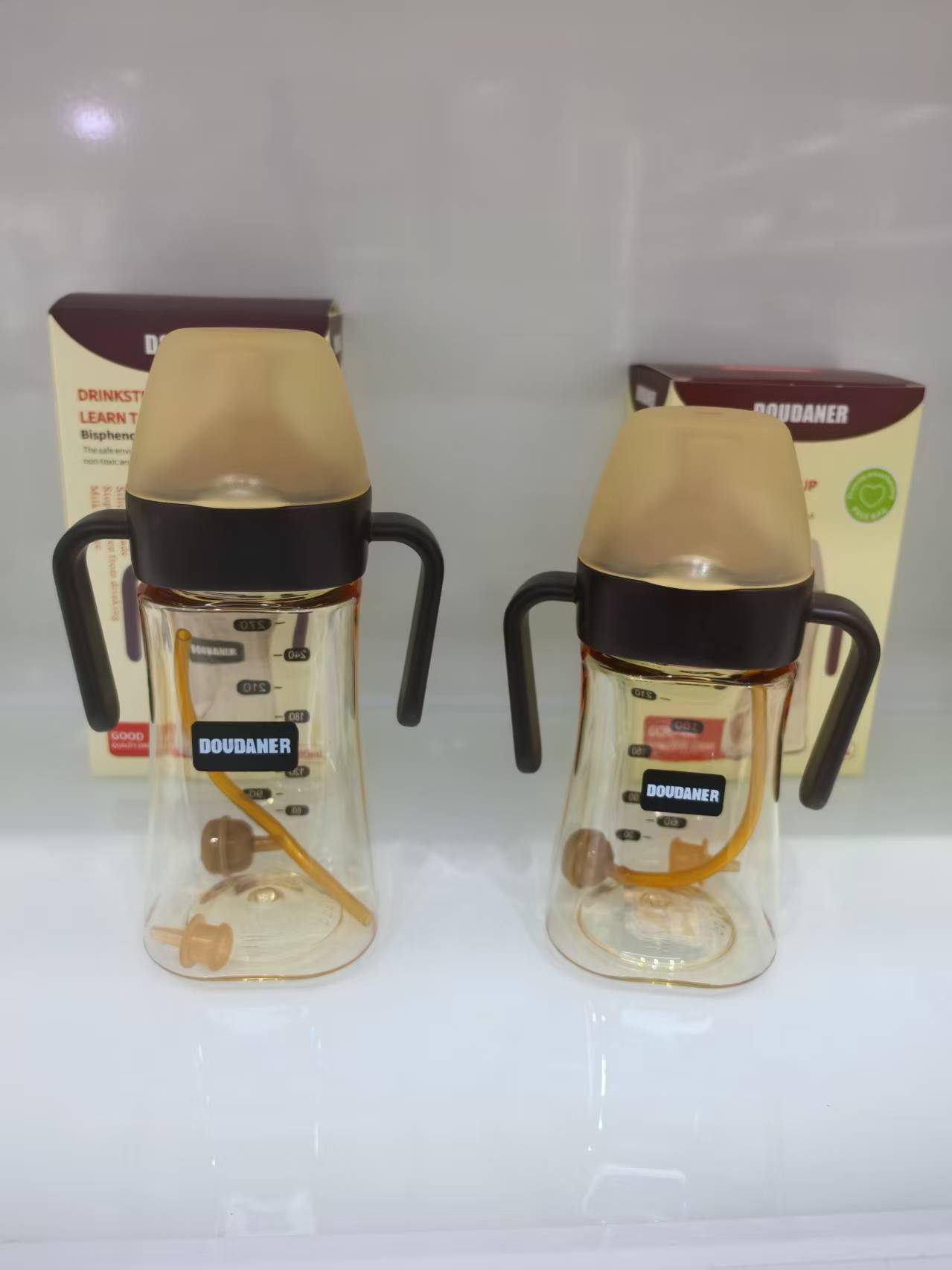 300ML 240ML 翻盖奶瓶 婴儿奶瓶 母婴用品  硅胶防胀气奶嘴宽口塑料奶瓶白底实物图
