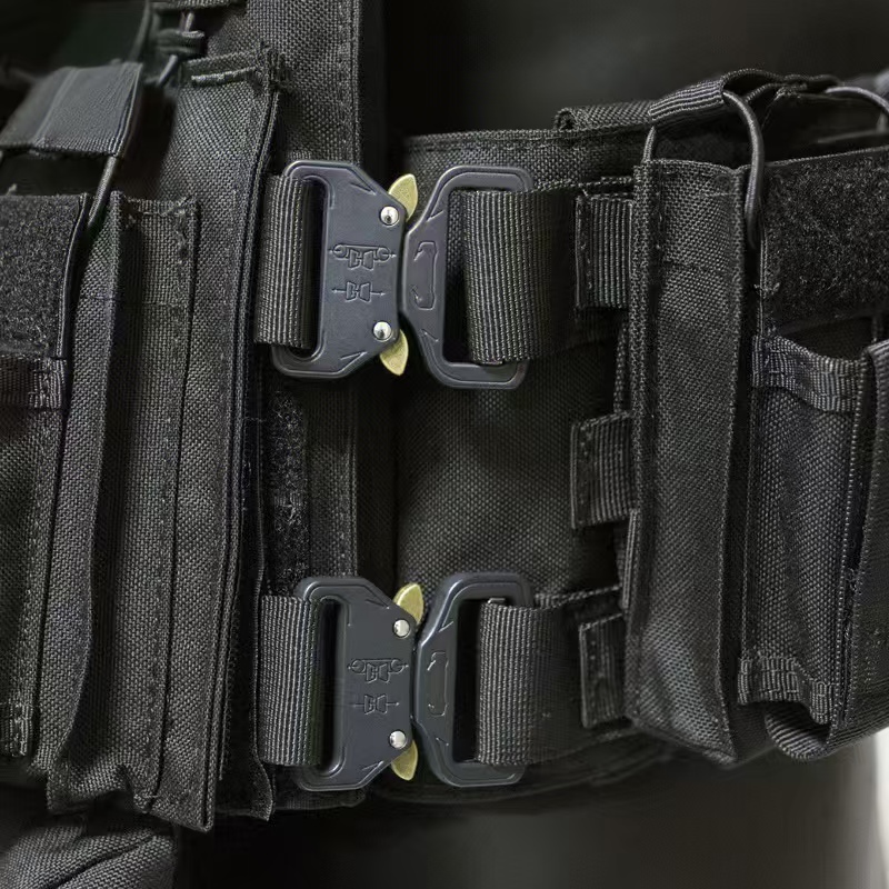  逸途 多功能全防护战术背心MOLLE金属蛇扣快拆户外迷彩战术马甲白底实物图