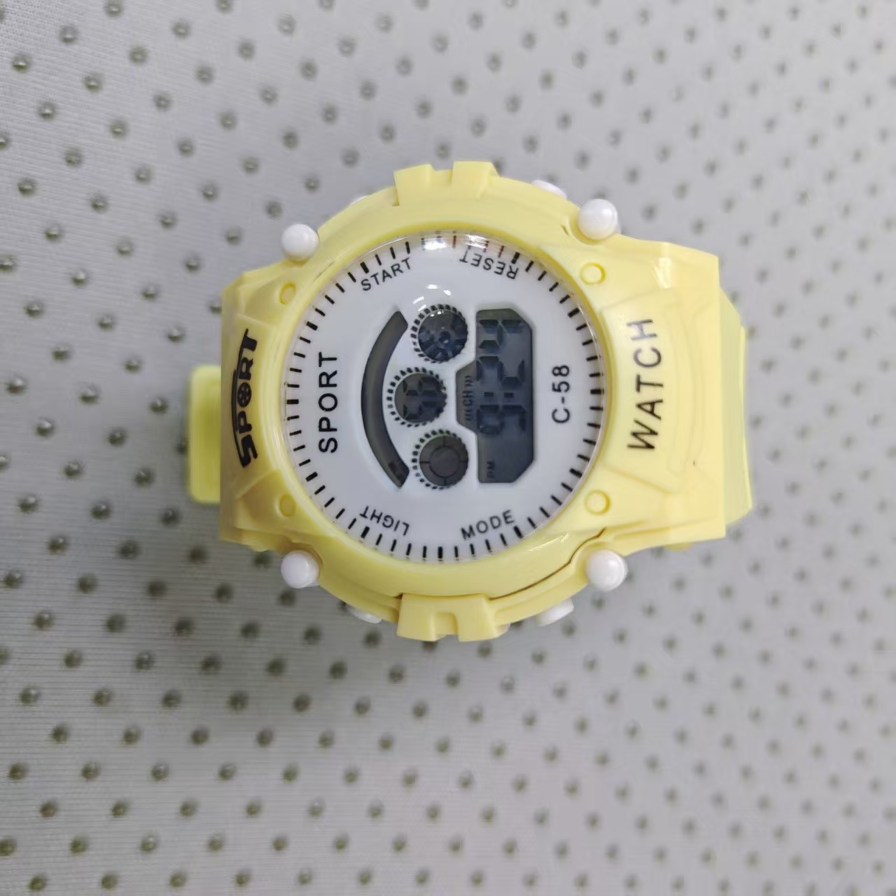 Wholesale from the manufacturer of fashionable, sporty, multi-functional, lightweight, convenient, clear screen display and precise timekeeping Application Scenario