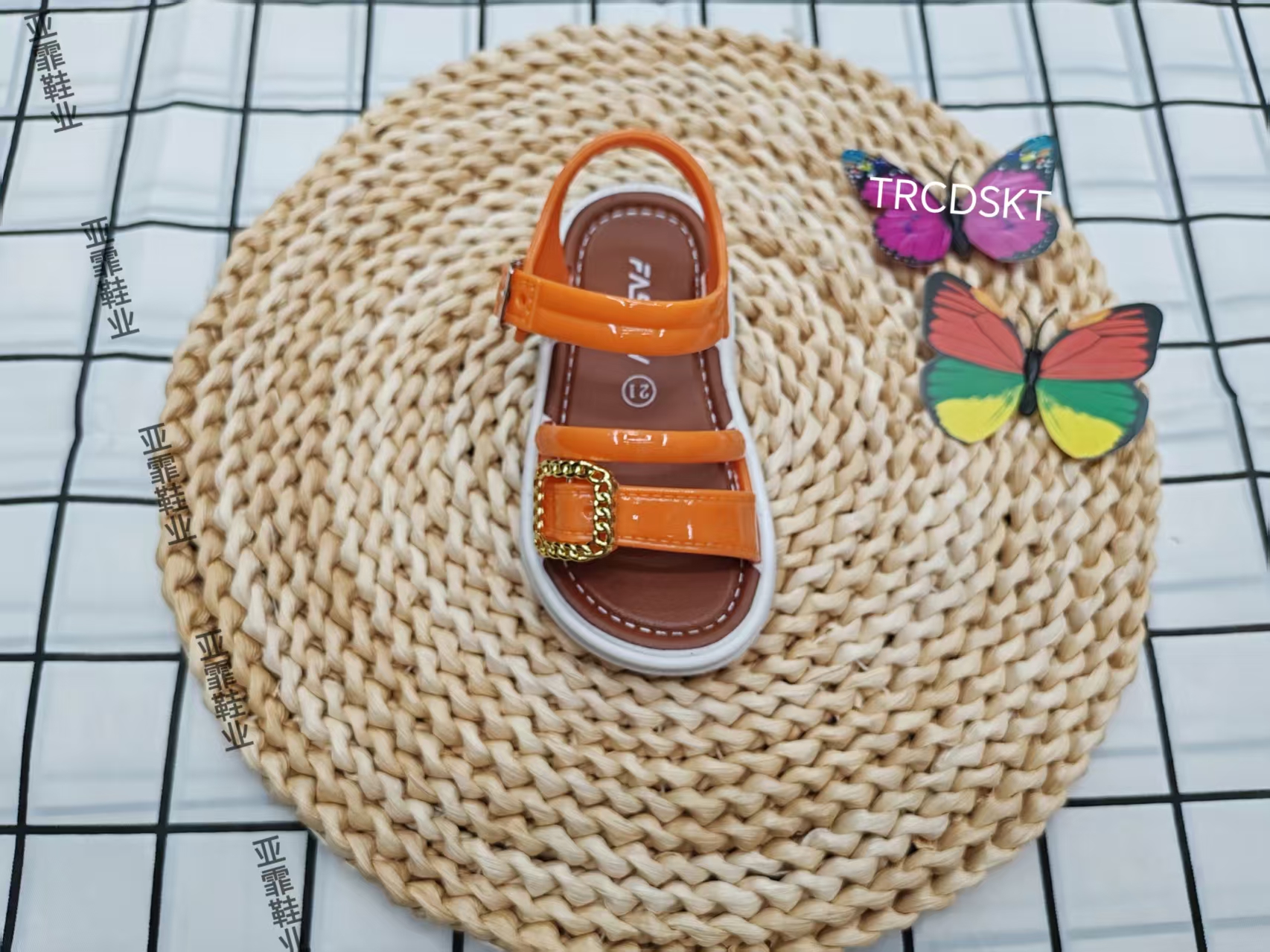 2025 Children's open-toe style Summer new fashion flat children's sandals full figure