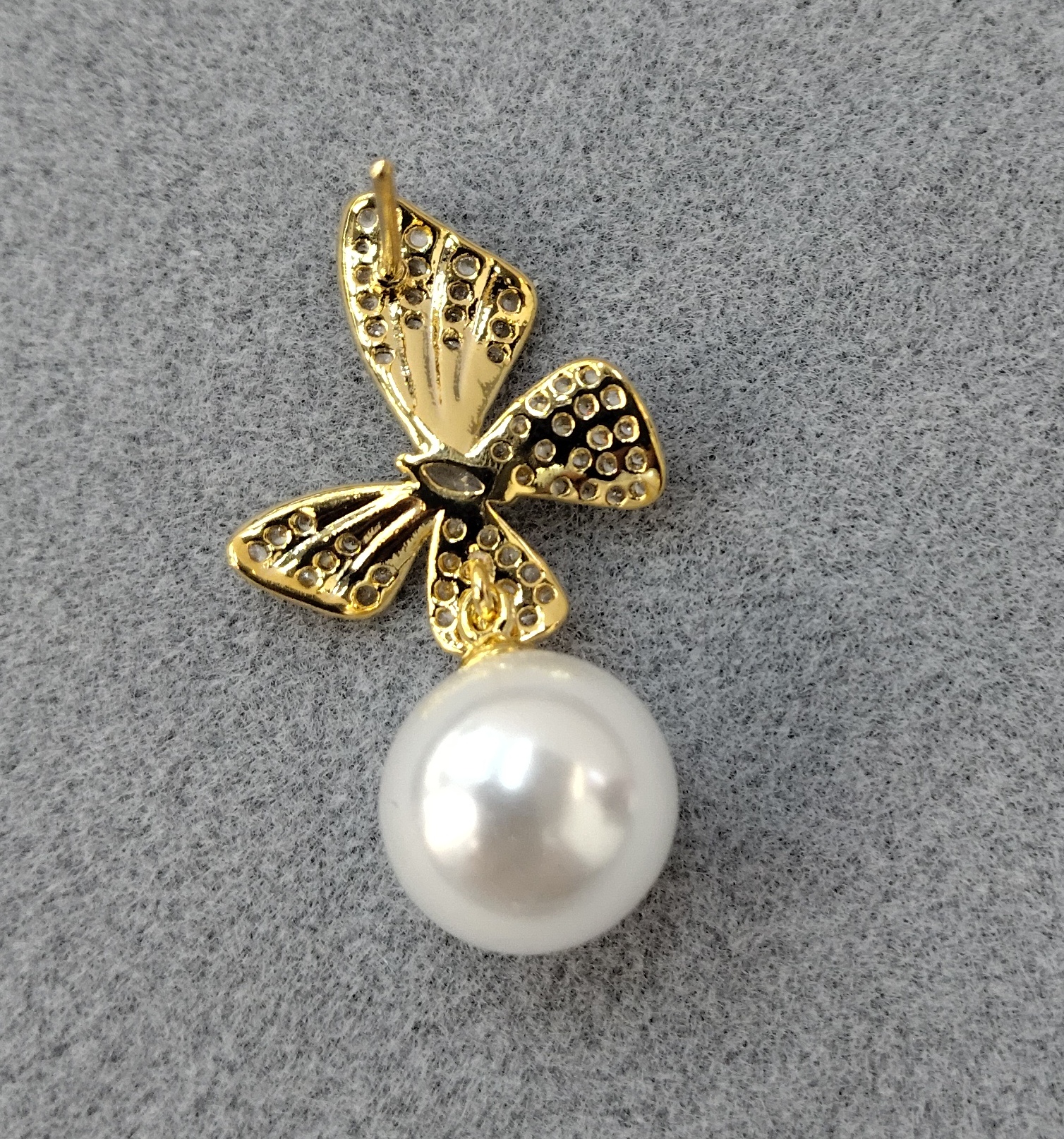 Waka Mi 2025 New Butterfly Pearl Earrings, S925 silver needle, exquisite and dazzling, elegant and versatile. Application Scenario