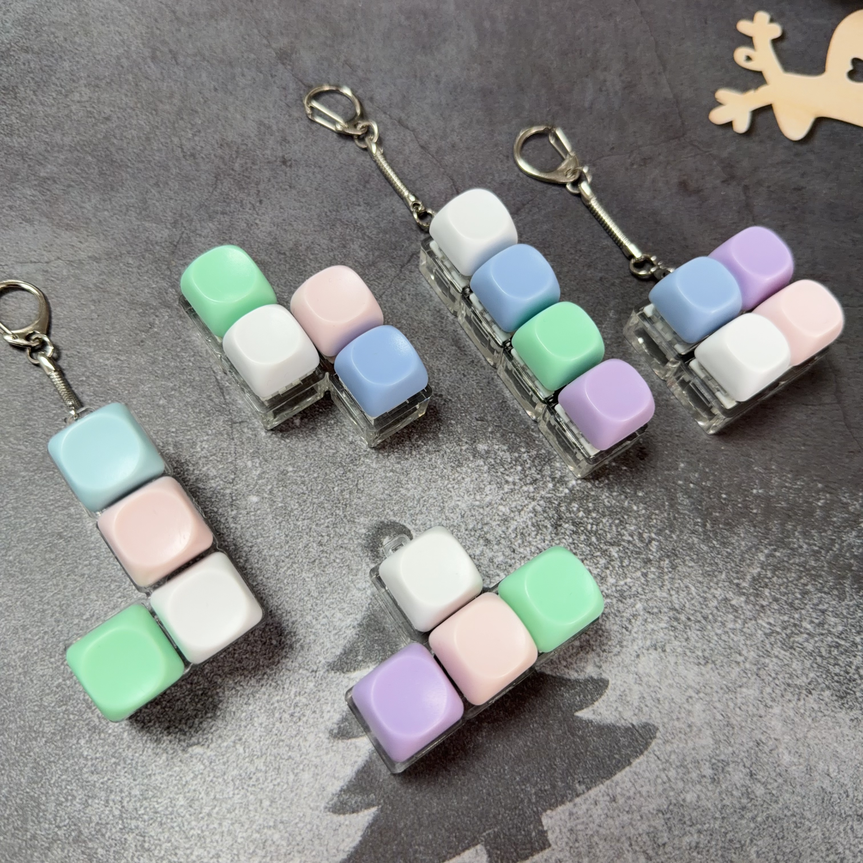 俄罗斯彩色四键减压按键解压神器试轴器钥匙挂件