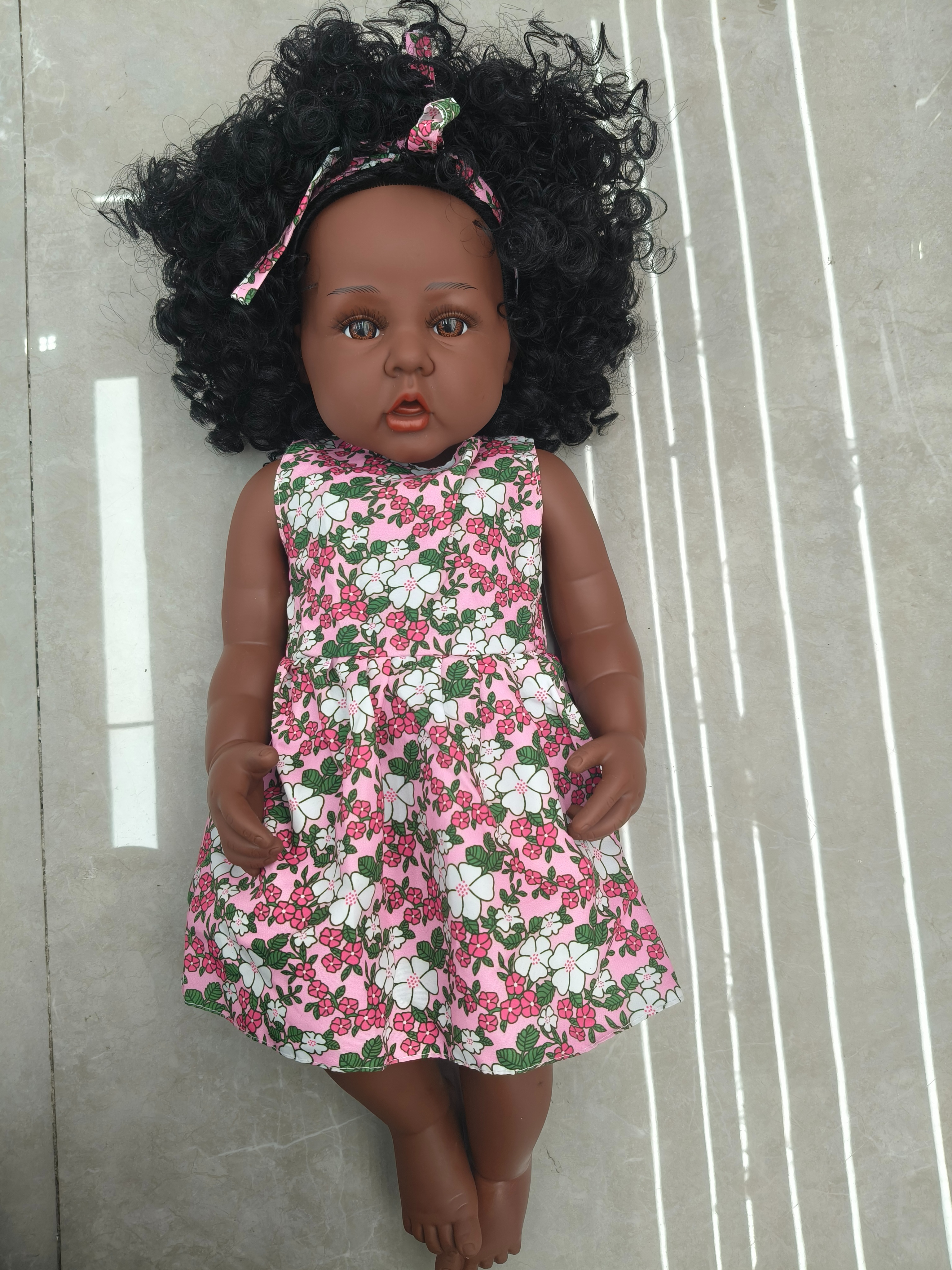 45 cm realistic soft rubber black girl doll, baby toy doll Application Scenario