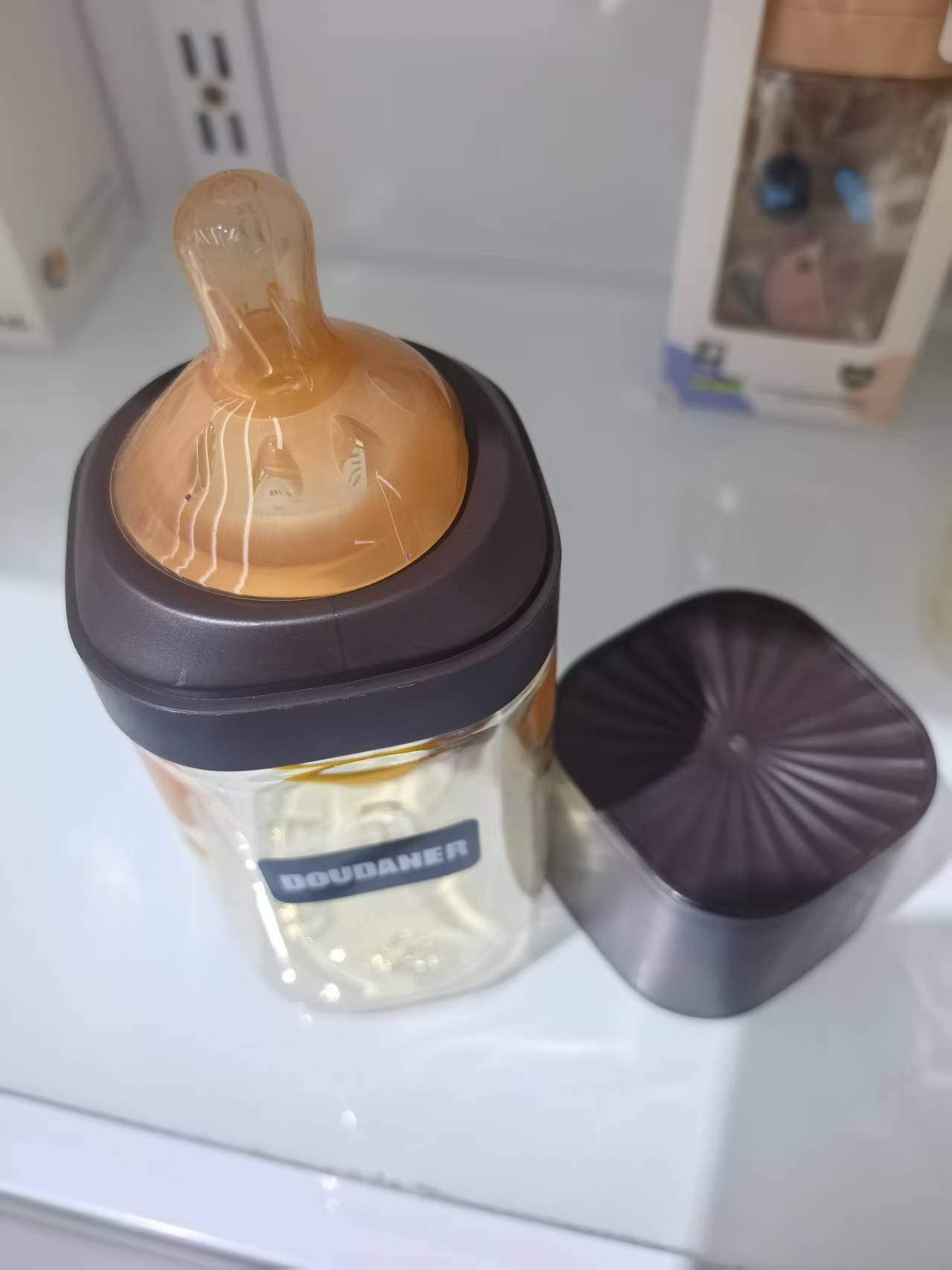 婴儿奶瓶 母婴用品  硅胶防胀气奶嘴方形奶瓶 270ML 180ML 可爱猫头宽口塑料奶瓶细节图