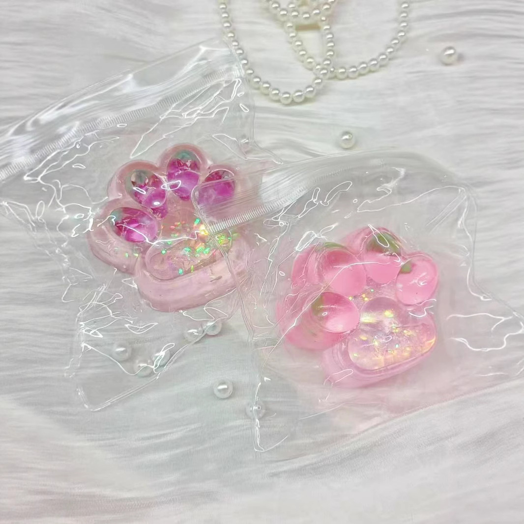 New stress-relieving strawberry cat paw Pinch game