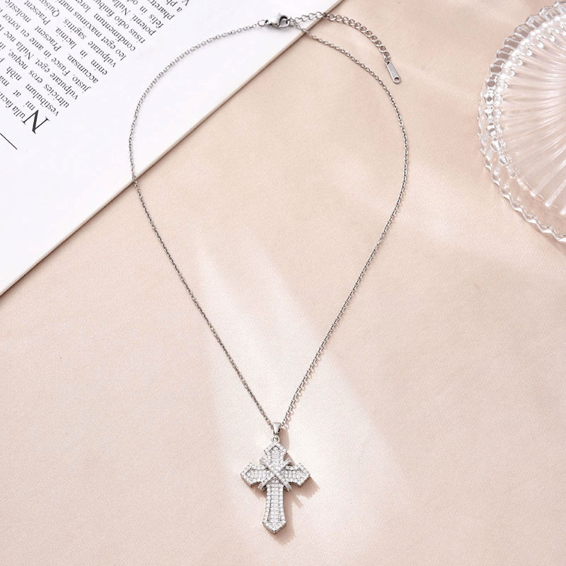 New cross-border products from Europe and America, copper-plated real gold cross necklace, simple pendant, Southeast Asian trend, versatile, set with zircon Application Scenario