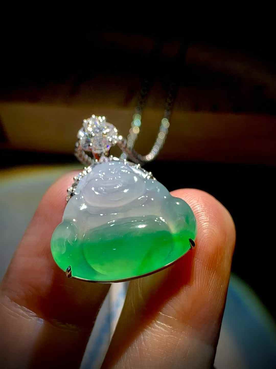 正宗缅甸翡翠冰花飘绿弥勒佛