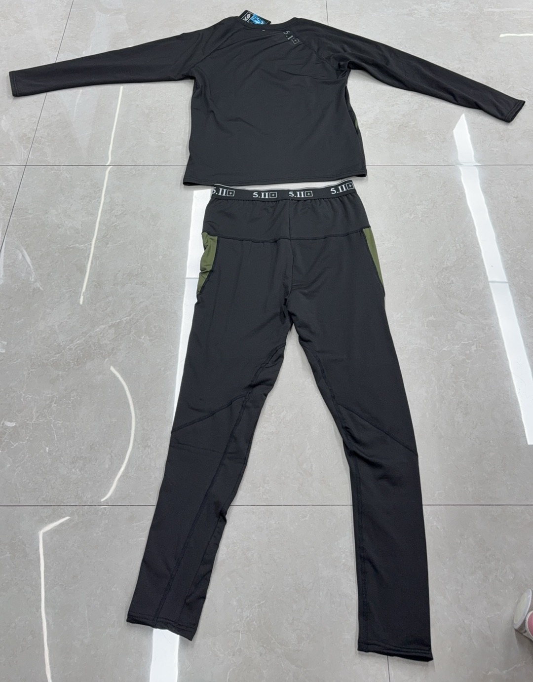 Autumn and winter outdoor men's warm and cold-proof underwear set, fleece quick-drying warm outdoor camouflage sports set details Picture