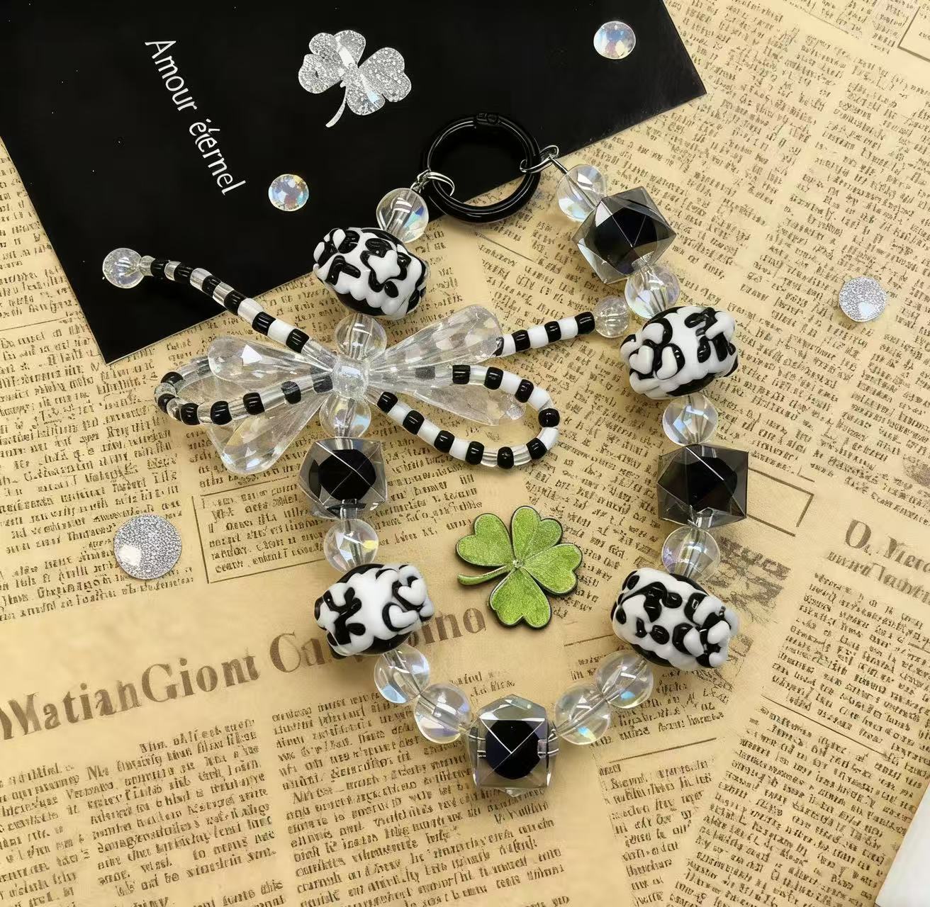 甜酷黑白串珠挂手工编织水晶珠奶牛纹树脂珠包包钥匙扣相机挂件小红书ins 风