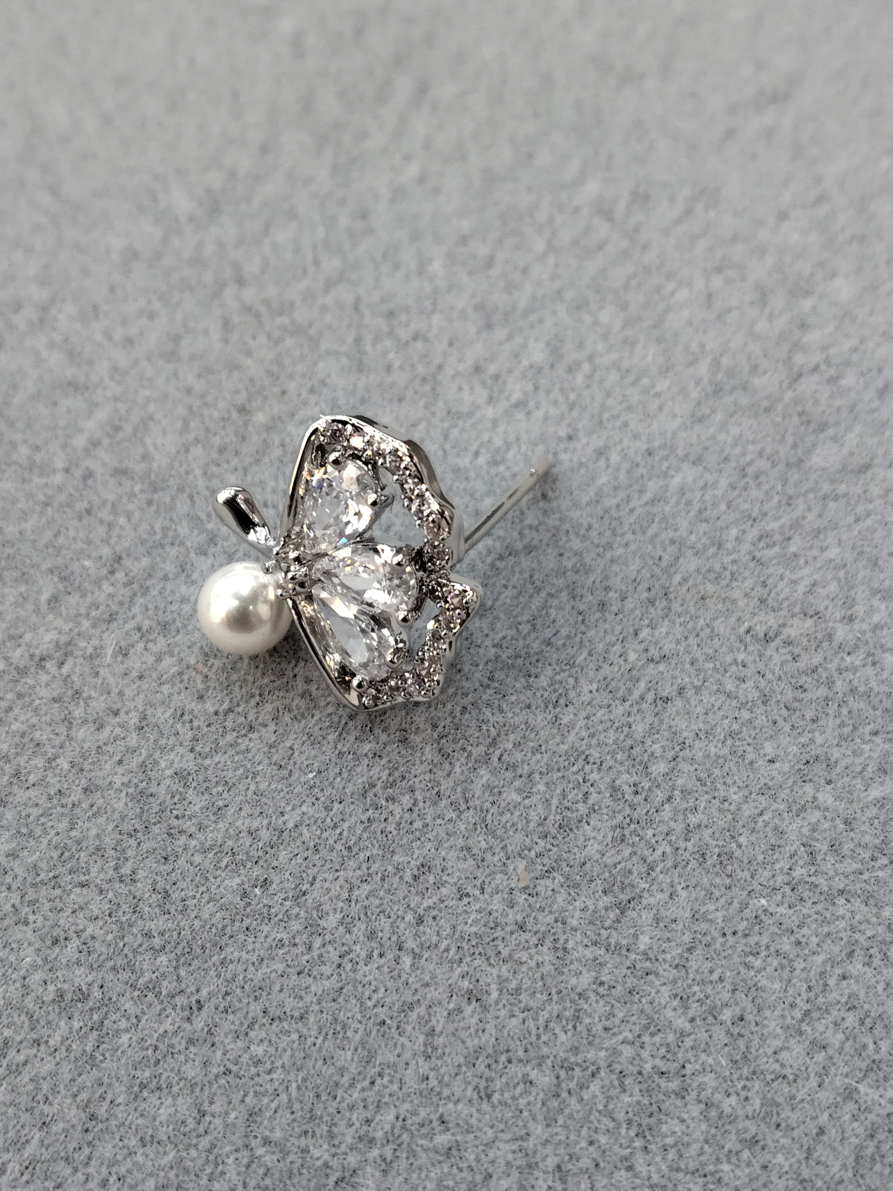 Waka Mi 2025 new fan-shaped pearl stud earrings, S925 silver needle design, available in silver and gold, exquisite and elegant, fashionable and versatile. Specification image