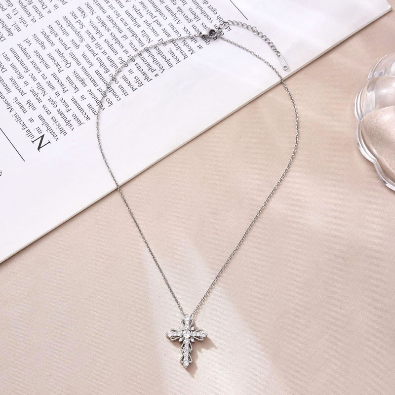 European and American cross-border trade copper-plated real gold cross necklace jewelry, simple hollowed-out design pendant, Southeast Asian trend, versatile, set with zircon Application Scenario