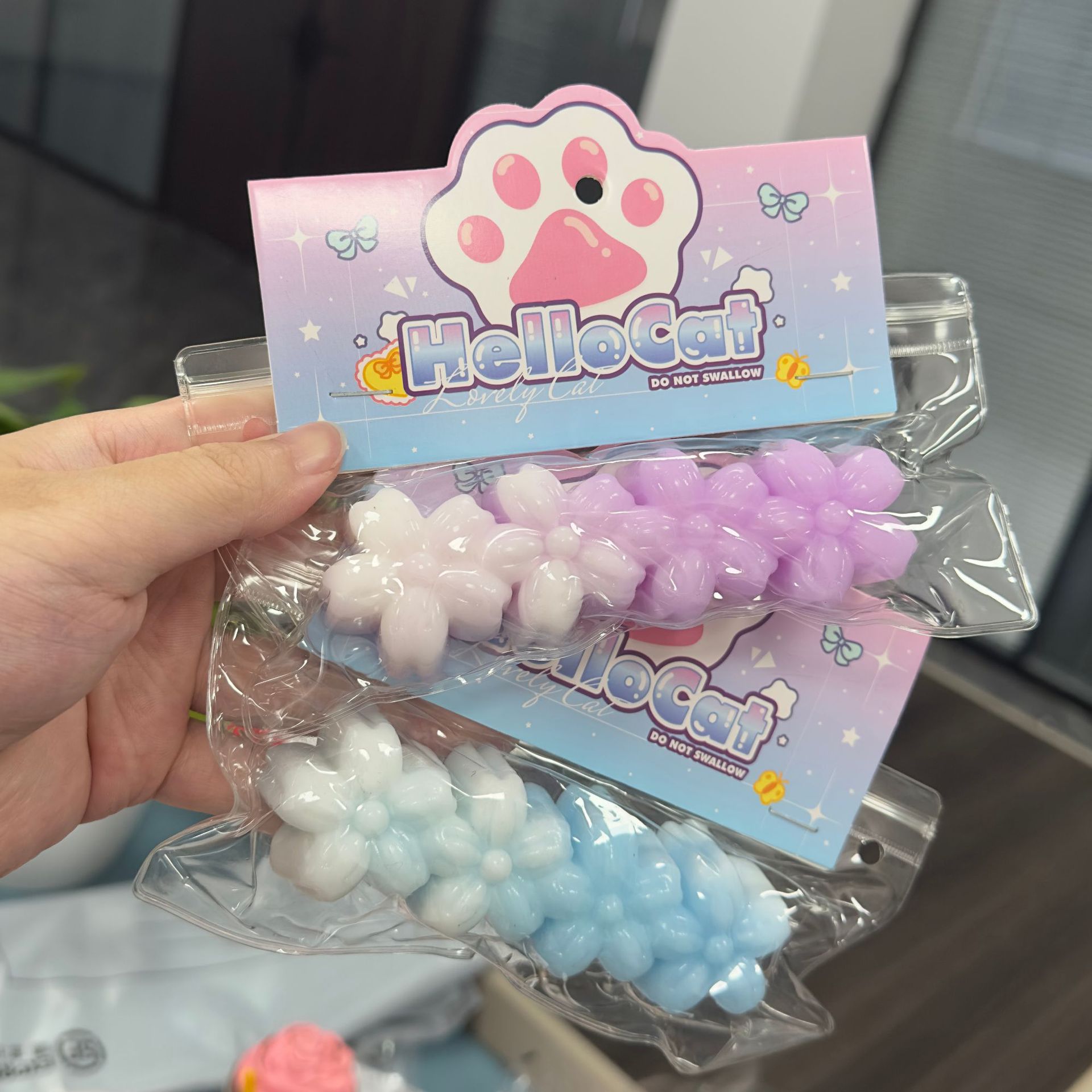 Stress-relieving trendy toy: Four-Color Cherry Blossoms details Picture