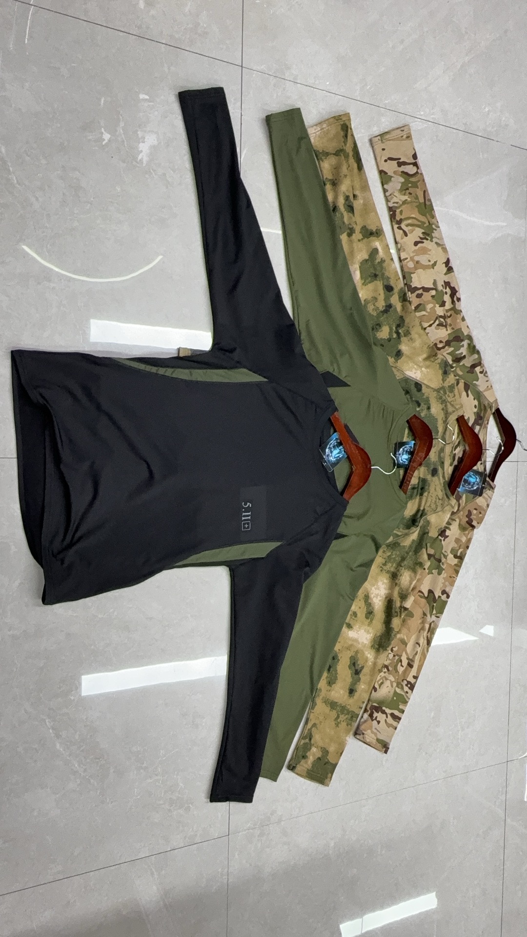 Autumn and winter outdoor men's warm and cold-proof underwear set, fleece quick-drying warm outdoor camouflage sports set Application Scenario