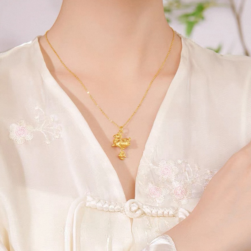 Wholesale of the same style of new Chinese-style national design, ethnic style, horse tramping on Flying swallows, exquisite sand gold collarbone necklace, women's jewelry as in the gold store Application Scenario