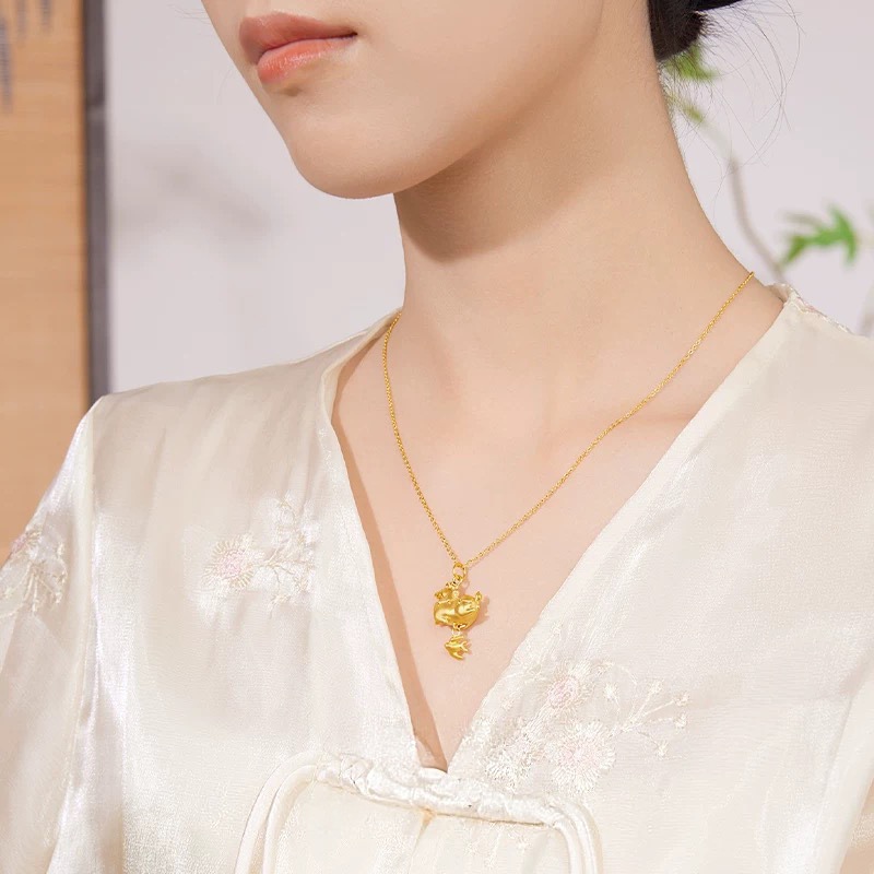 Wholesale of the same style of new Chinese-style national design, ethnic style, horse tramping on Flying swallows, exquisite sand gold collarbone necklace, women's jewelry as in the gold store detail image 2