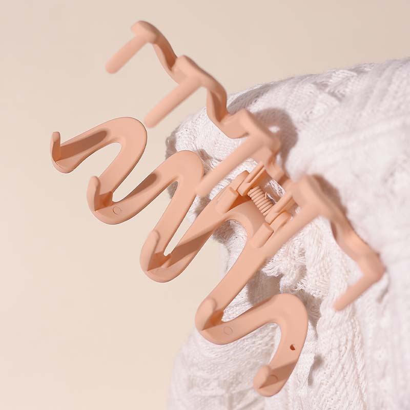 The new cross-border basic hair clip from Baihe features a matte large updo, a shark clip with a simple and elegant style, and a versatile clip Application Scenario