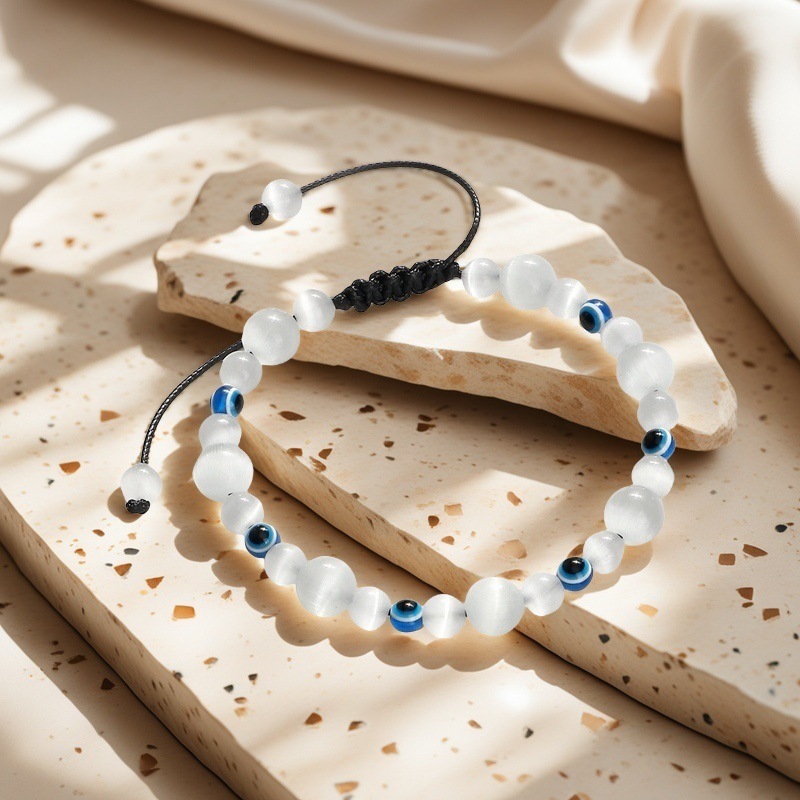 Cute cat-eye bracelet for women, simple Korean style jewelry, fashionable and versatile zircon glass bracelet accessory Specification image