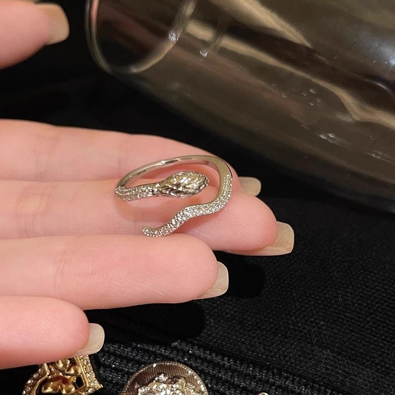 A new, versatile and unique open-mouted index finger ring with a full diamond snake-shaped design for women Item Picture