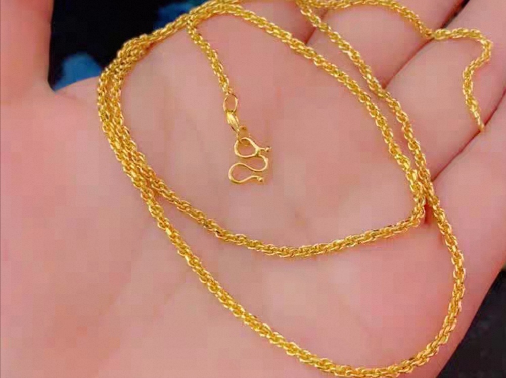 外贸专供，沙金百搭镀金锁骨链久不掉色女士项链素链拧丝麻花马鞭男拧绳链潮流饰品