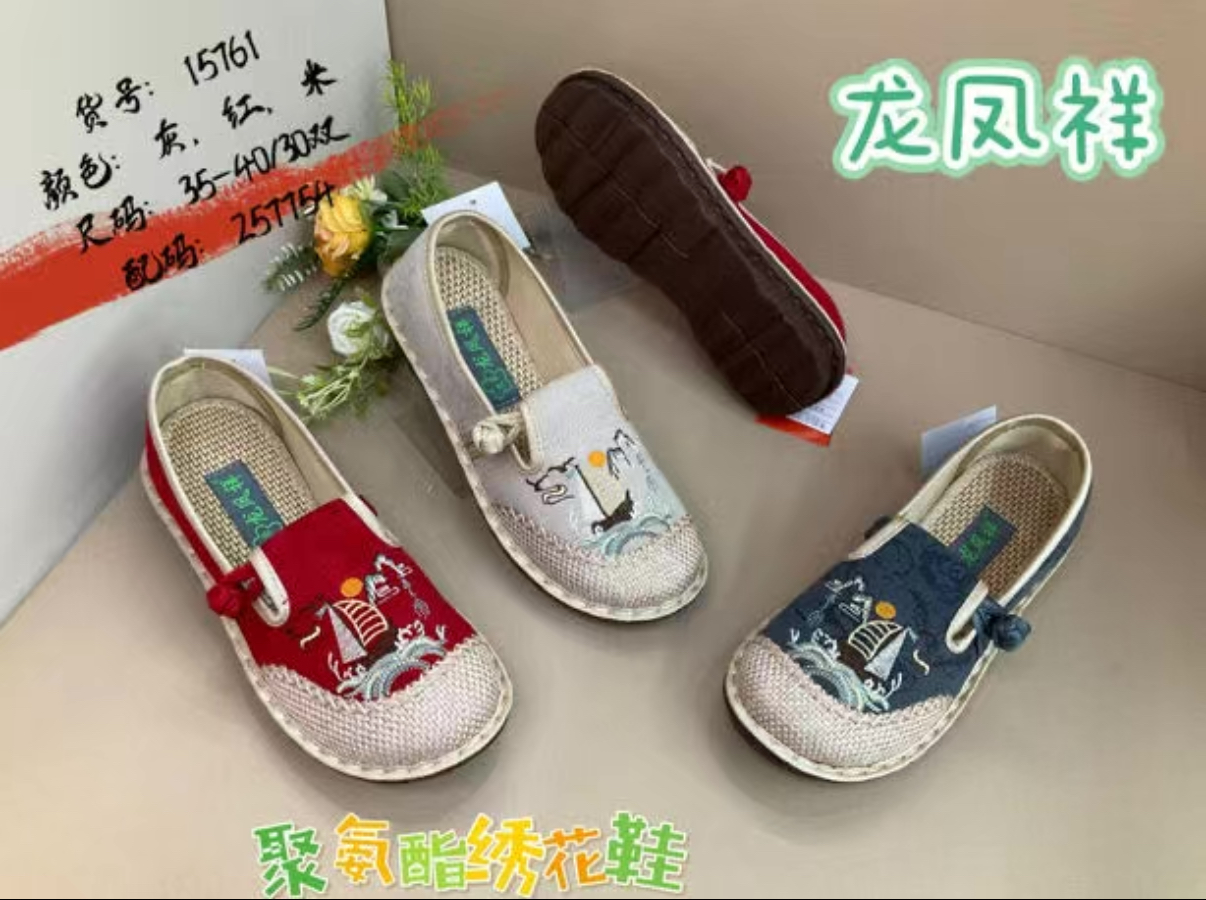 2025新款绣花布鞋