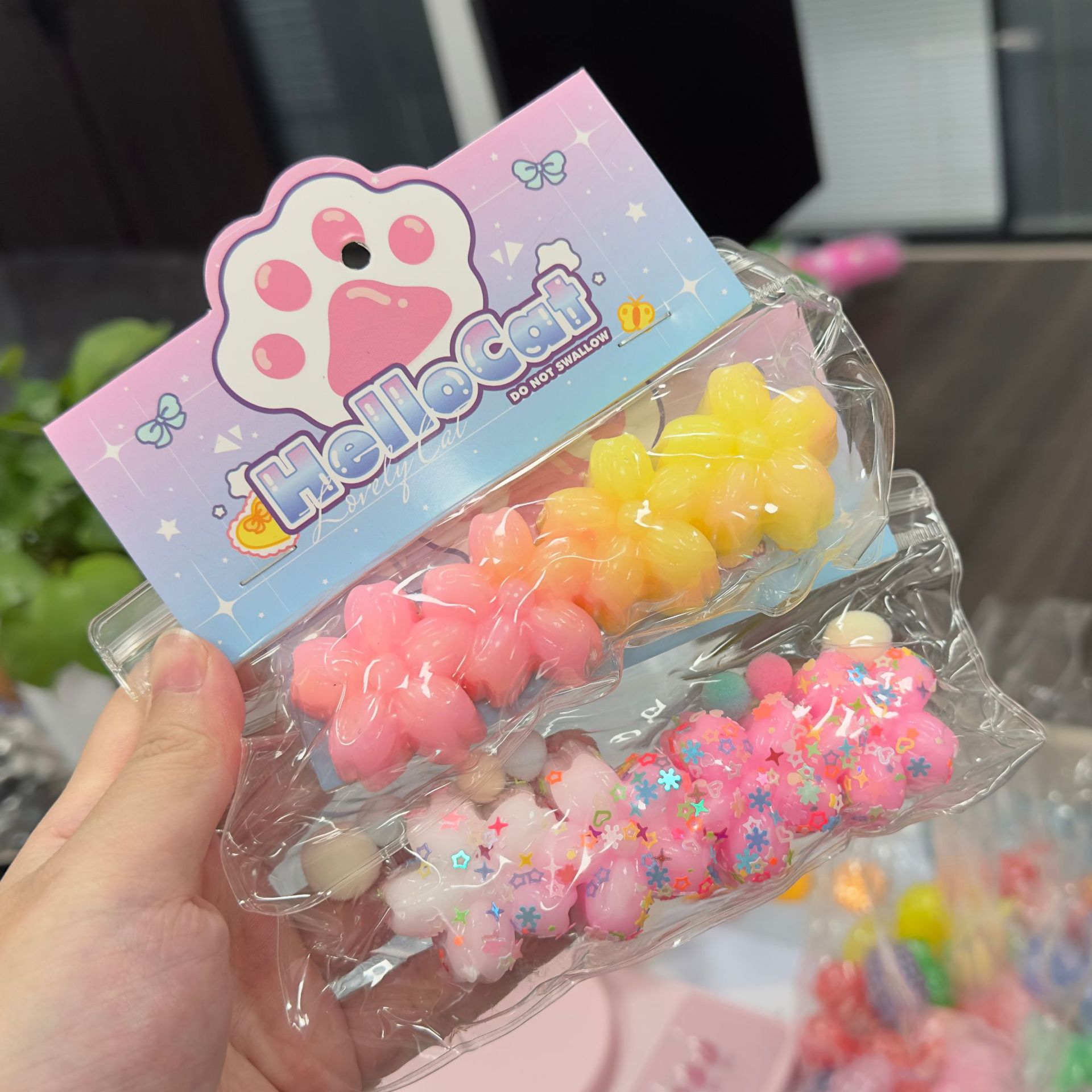 Stress-relieving trendy toy: Four-Color Cherry Blossoms Specification image