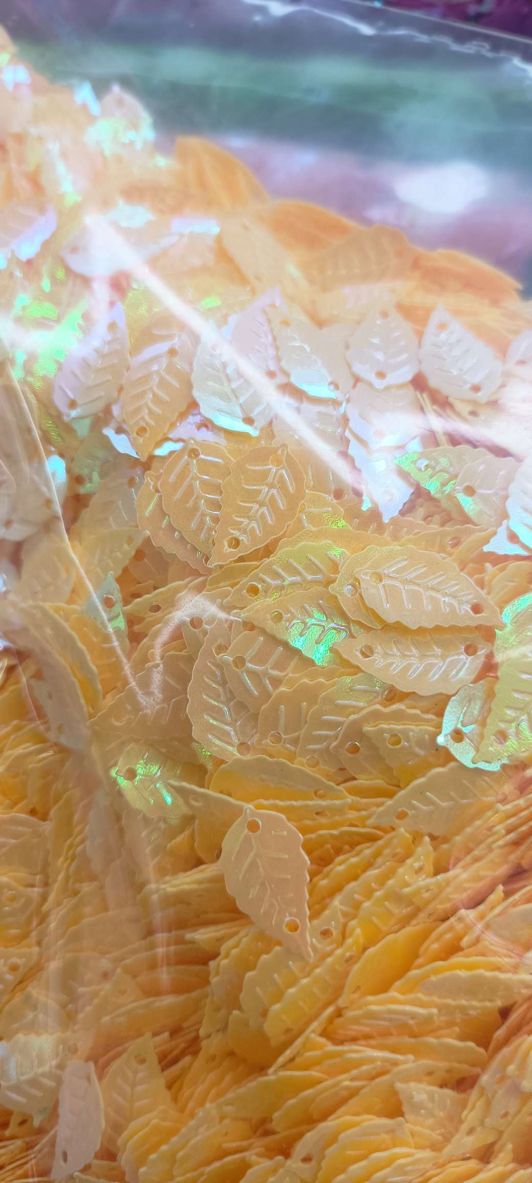 13MM small leaf sequins, toy accessories, kindergarten DIY handicraft accessories, jewelry earrings and necklace accessories, clothing and bag decorative accessories, craft decorative accessories, 500g per pack Specification image