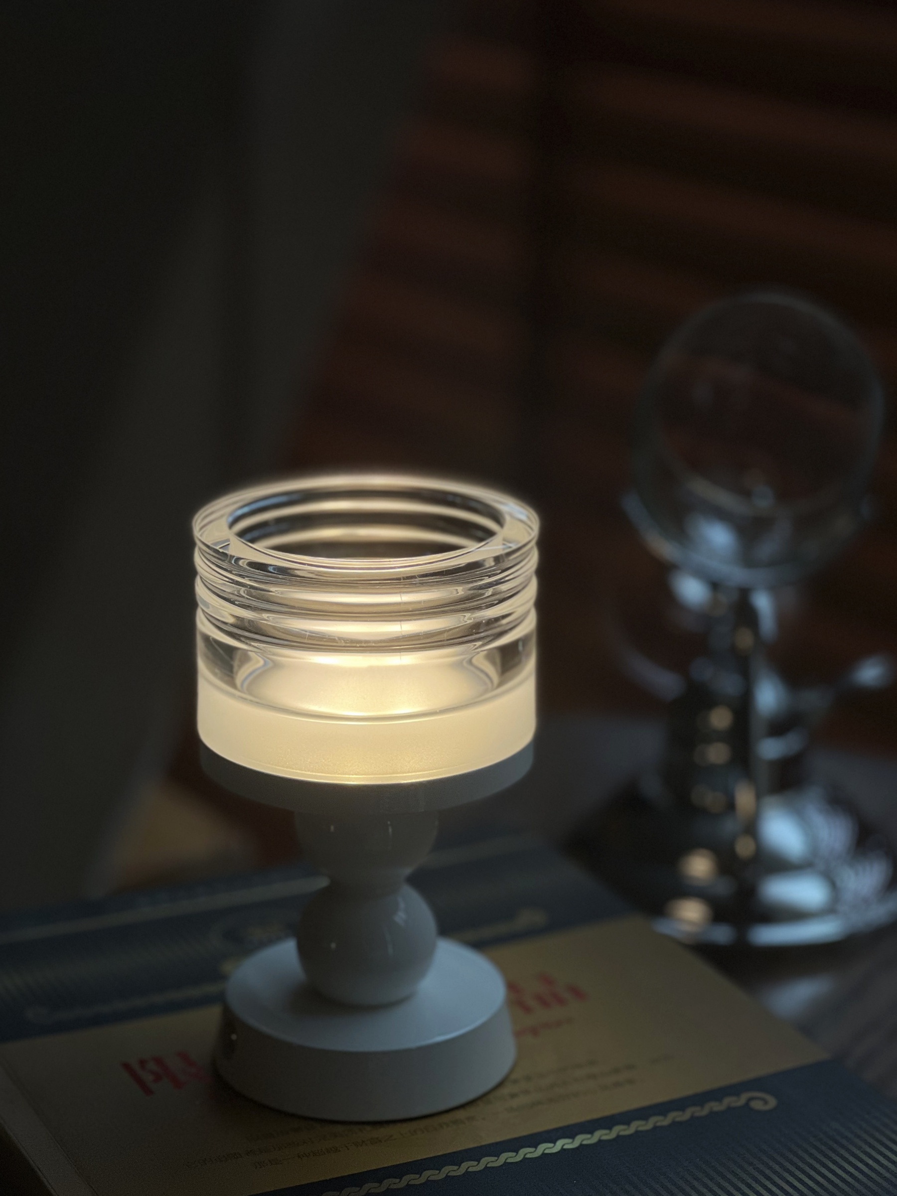Simple style bedside lamp for bedroom, Nordic style, warm and eye-protecting, with a sense of luxury Application Scenario