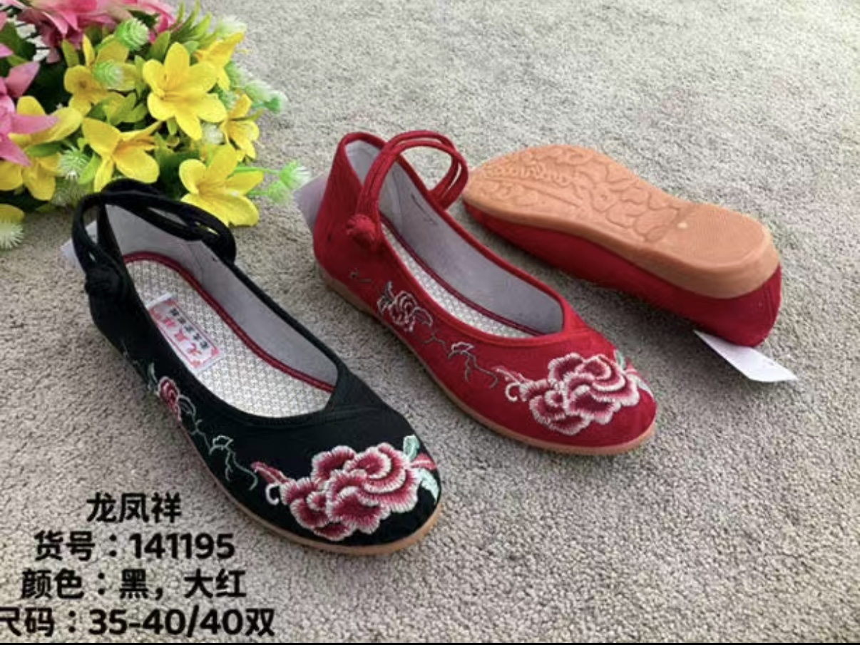 2025年国潮绣花鞋