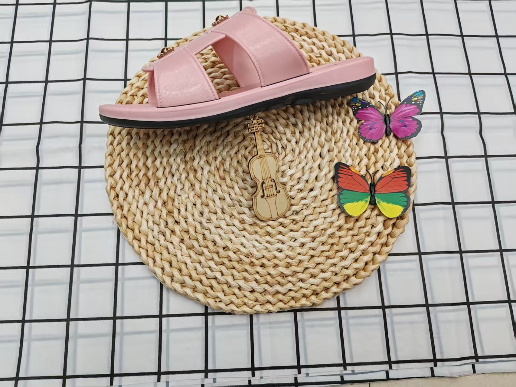 2025 New flat, fashionable sunflower-shaped round plate water diamond flip-flops Specification drawing