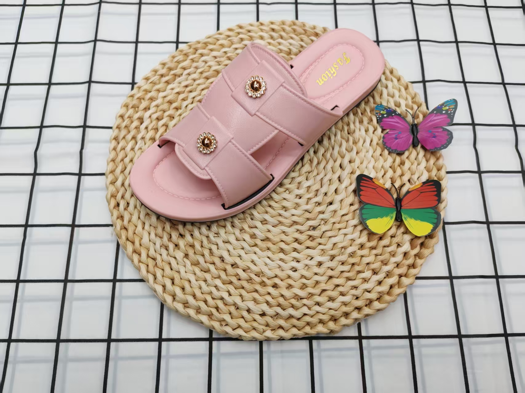 2025 New flat, fashionable sunflower-shaped round plate water diamond flip-flops details Picture