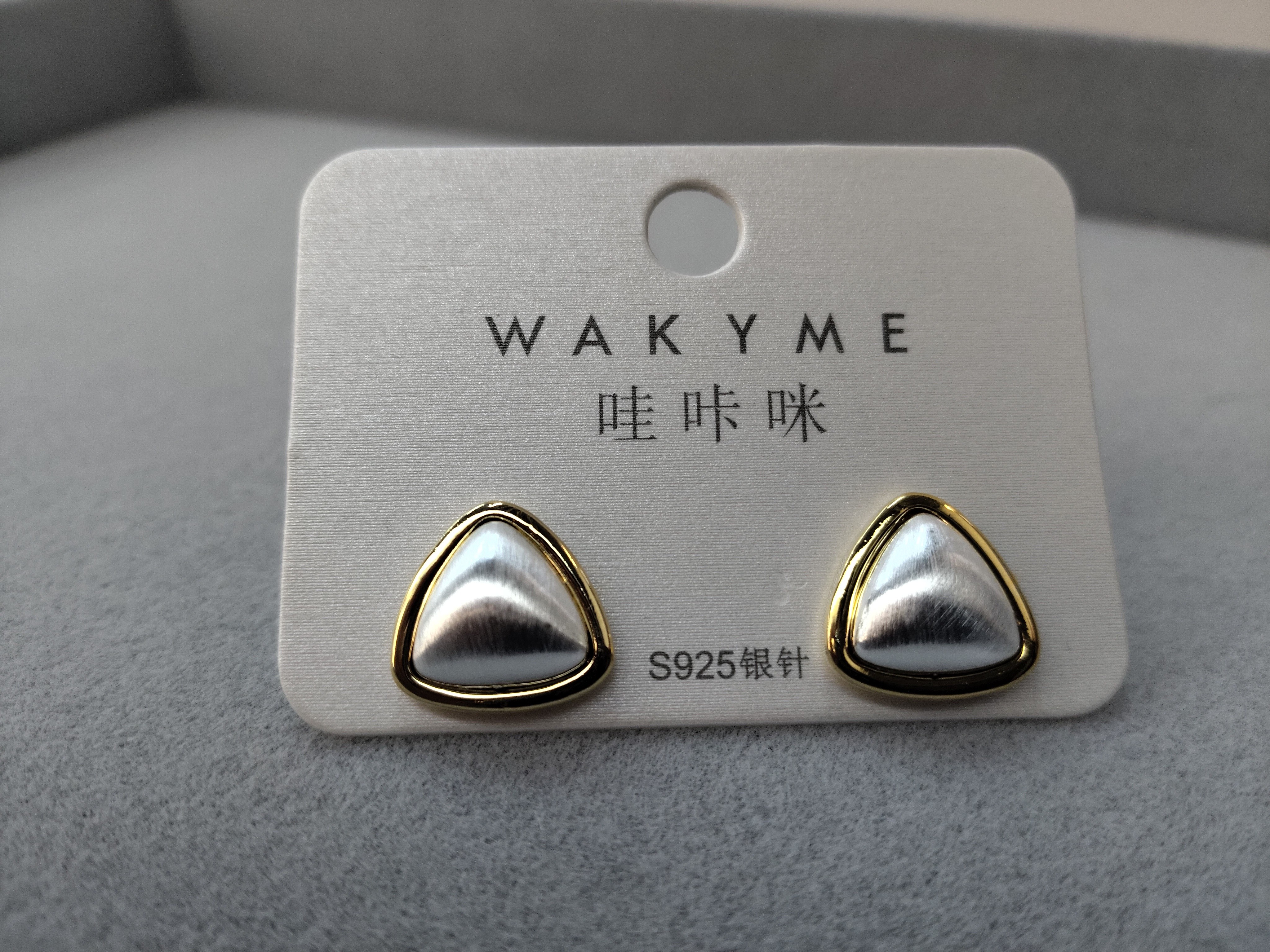 哇咔咪2025新品拉丝珍珠三角耳钉，S925银针设计，简约时尚，精致百搭
