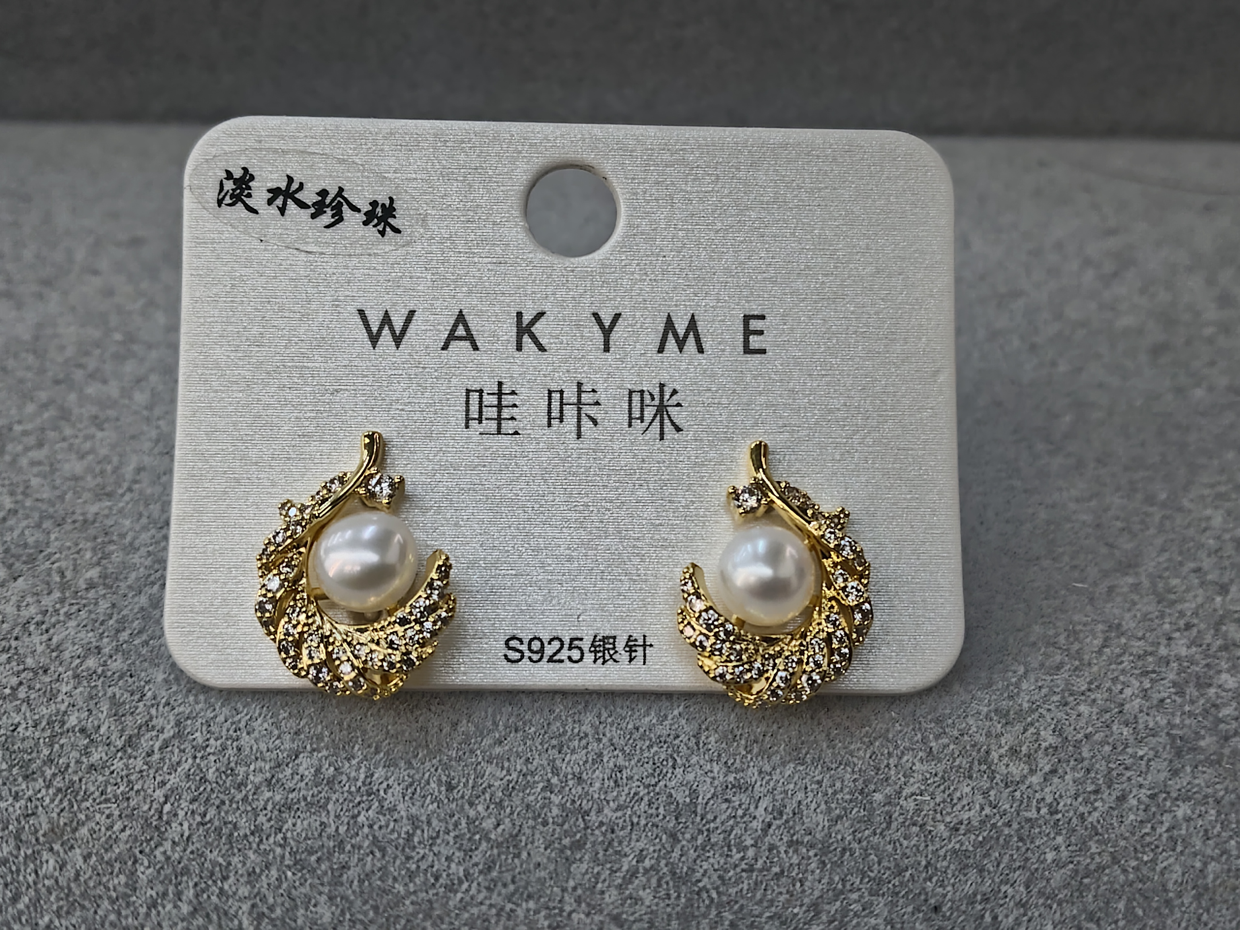 Waka Mi 2025 freshwater pearl stud earrings, S925 silver needle inlaid with shining zircon, elegant design exudes noble temperament.