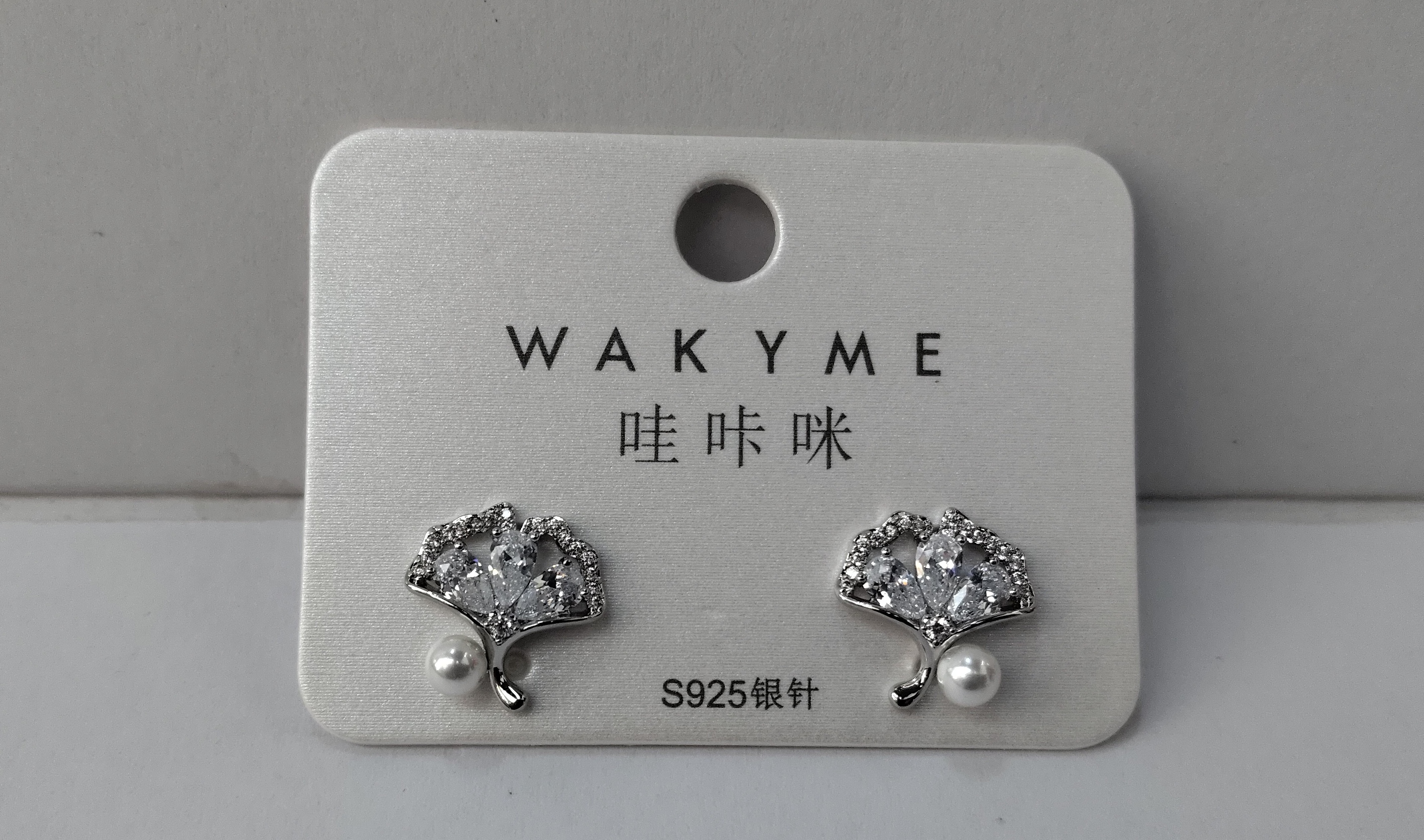 Waka Mi 2025 new fan-shaped pearl stud earrings, S925 silver needle design, available in silver and gold, exquisite and elegant, fashionable and versatile. Item Picture