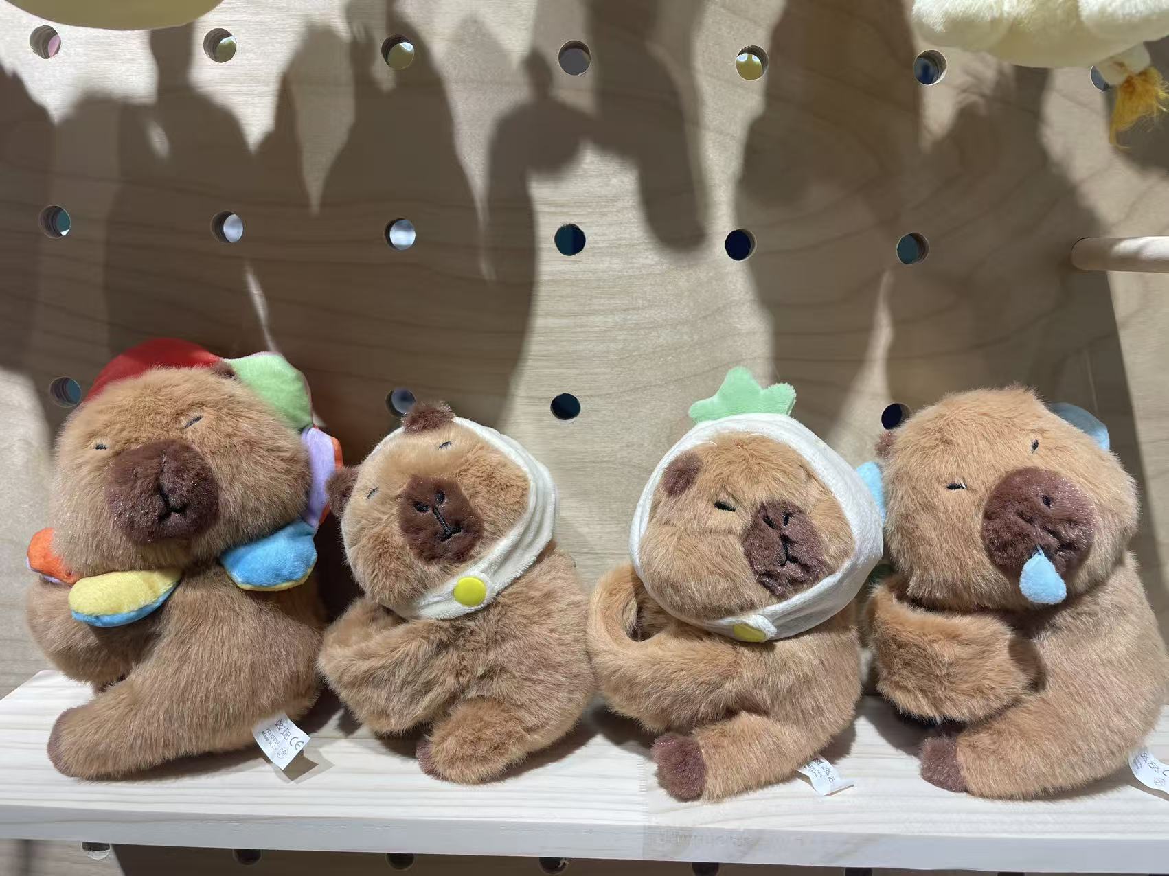 毛绒水豚-手环拍拍圈混款个性毛绒玩具手环卡皮巴拉