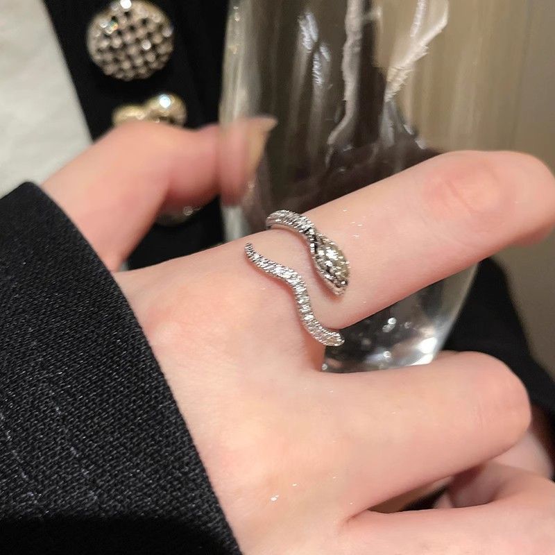 A new, versatile and unique open-mouted index finger ring with a full diamond snake-shaped design for women detail image 3