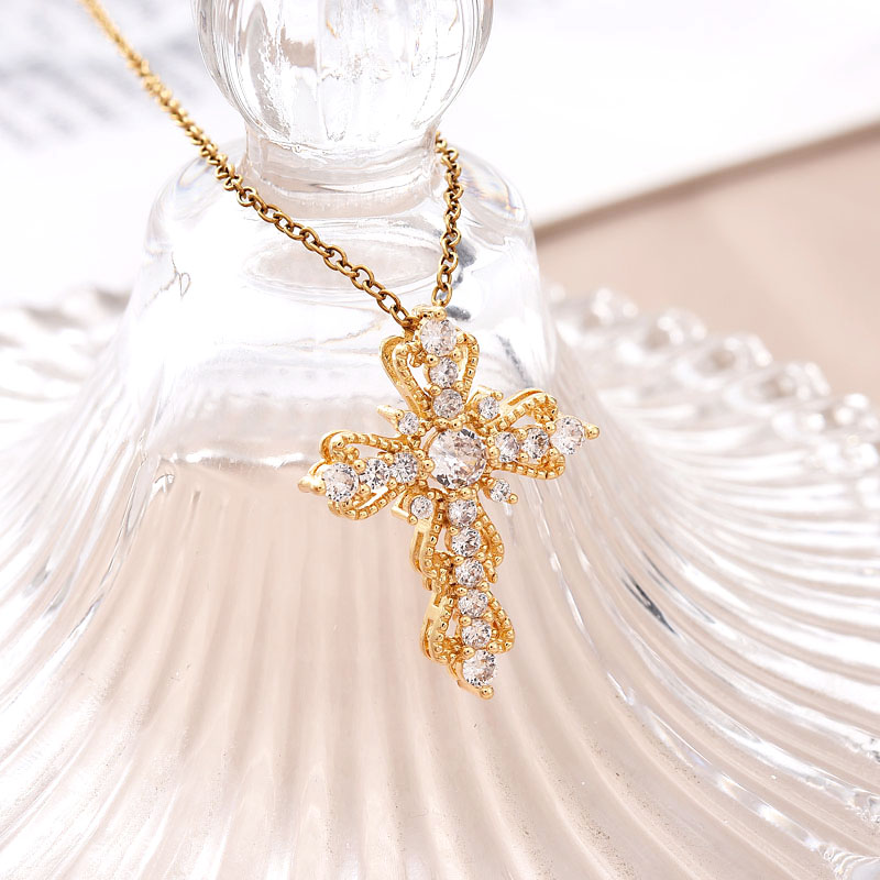 European and American cross-border trade copper-plated real gold cross necklace jewelry, simple hollowed-out design pendant, Southeast Asian trend, versatile, set with zircon Specification image