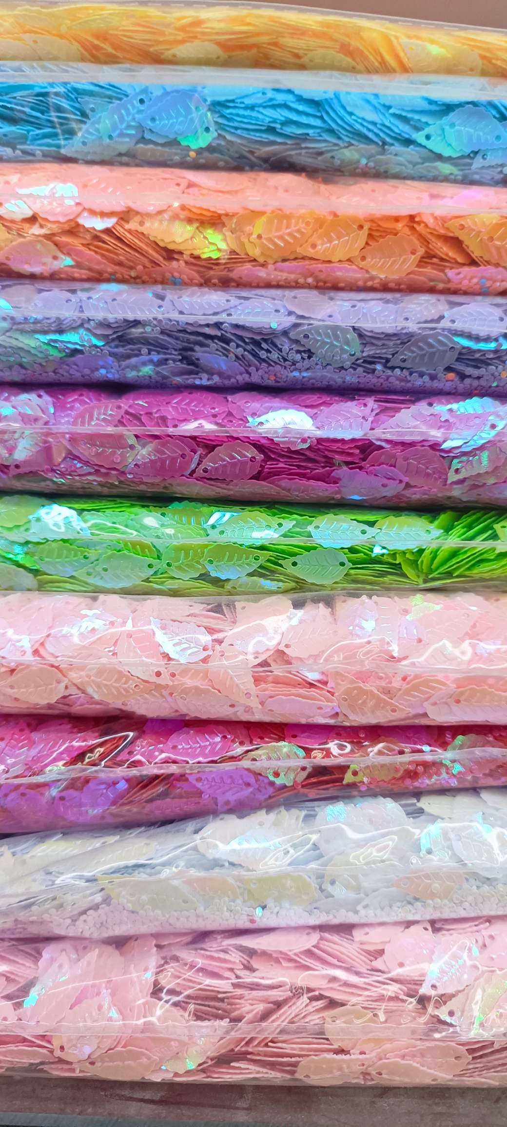 13MM small leaf sequins, toy accessories, kindergarten DIY handicraft accessories, jewelry earrings and necklace accessories, clothing and bag decorative accessories, craft decorative accessories, 500g per pack details Picture