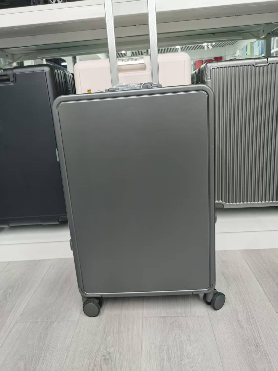 旅行箱实物图