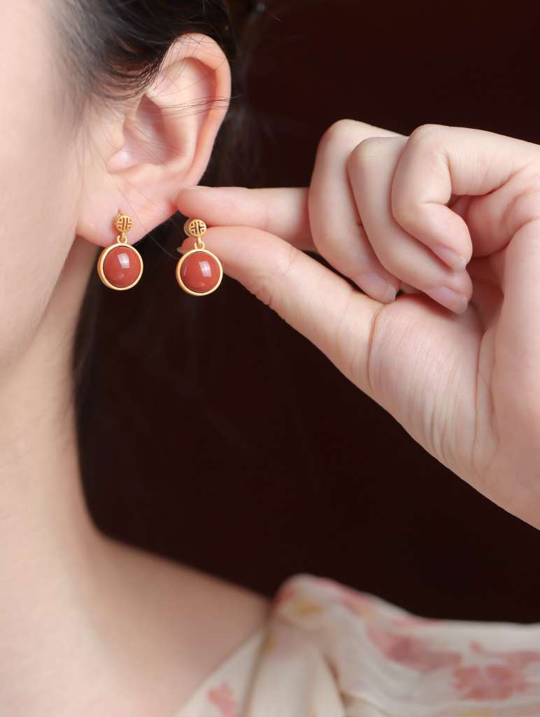 思兰银饰925银镶天然南红耳丁2025年新款爆款轻奢高级感纯银耳钉红色耳饰详情图5