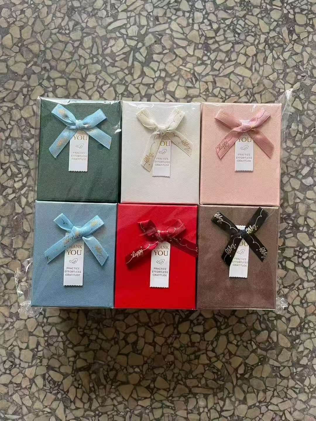 饰品盒子7x9抽届盒。颜色有宝兰。大红。粉色。灰色。咖啡色。灰色。客户也可以来样品做首饰展示盒详情图5