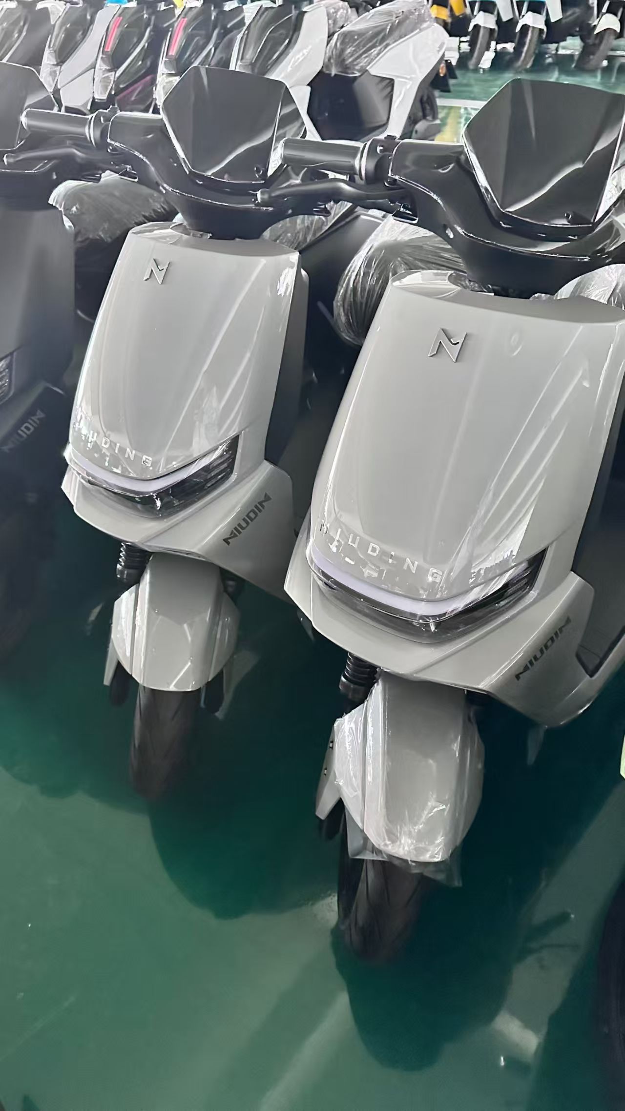新款小牛电动车亮相，时尚外观引热议    产品图