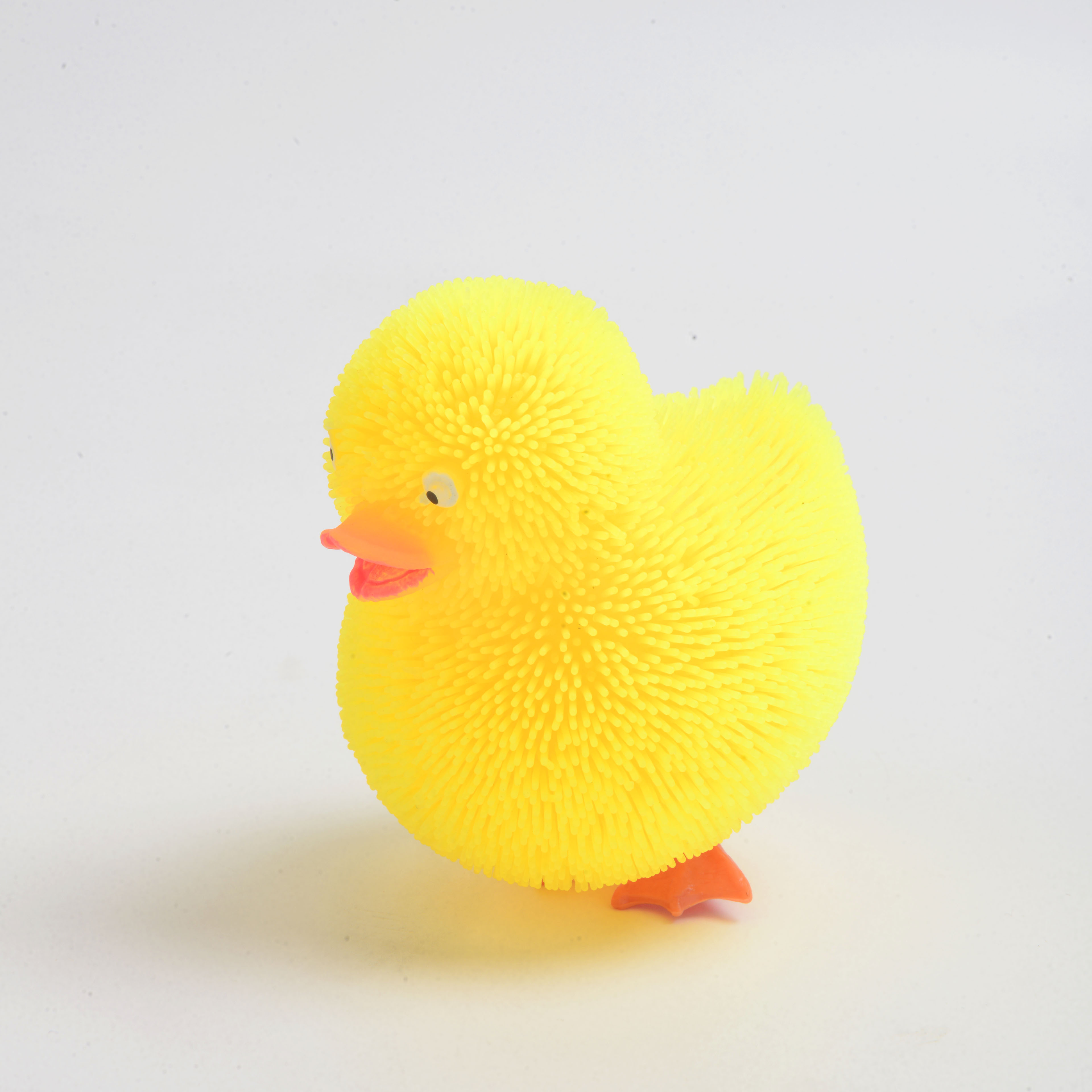AliExpress Hot Sale Flashing TPR Soft Rubber Little Yellow Duck Pom Pom Easter Holiday Gift Light-Up Duck Toy full figure