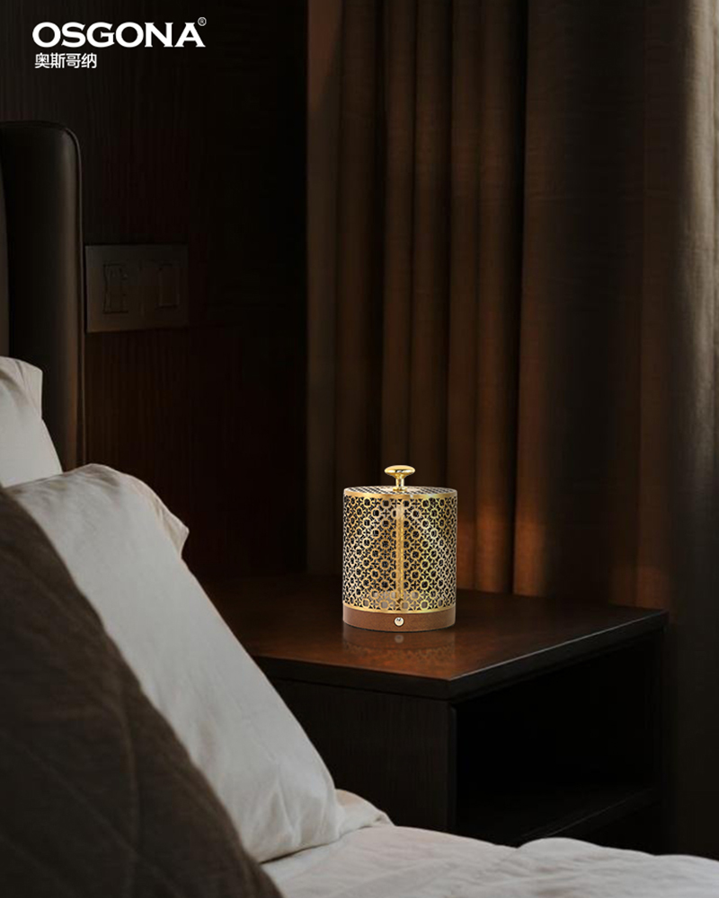 Creative table lamp, wooden decoration, night light, teenage ironwork table lamp, gift with light Application Scenario