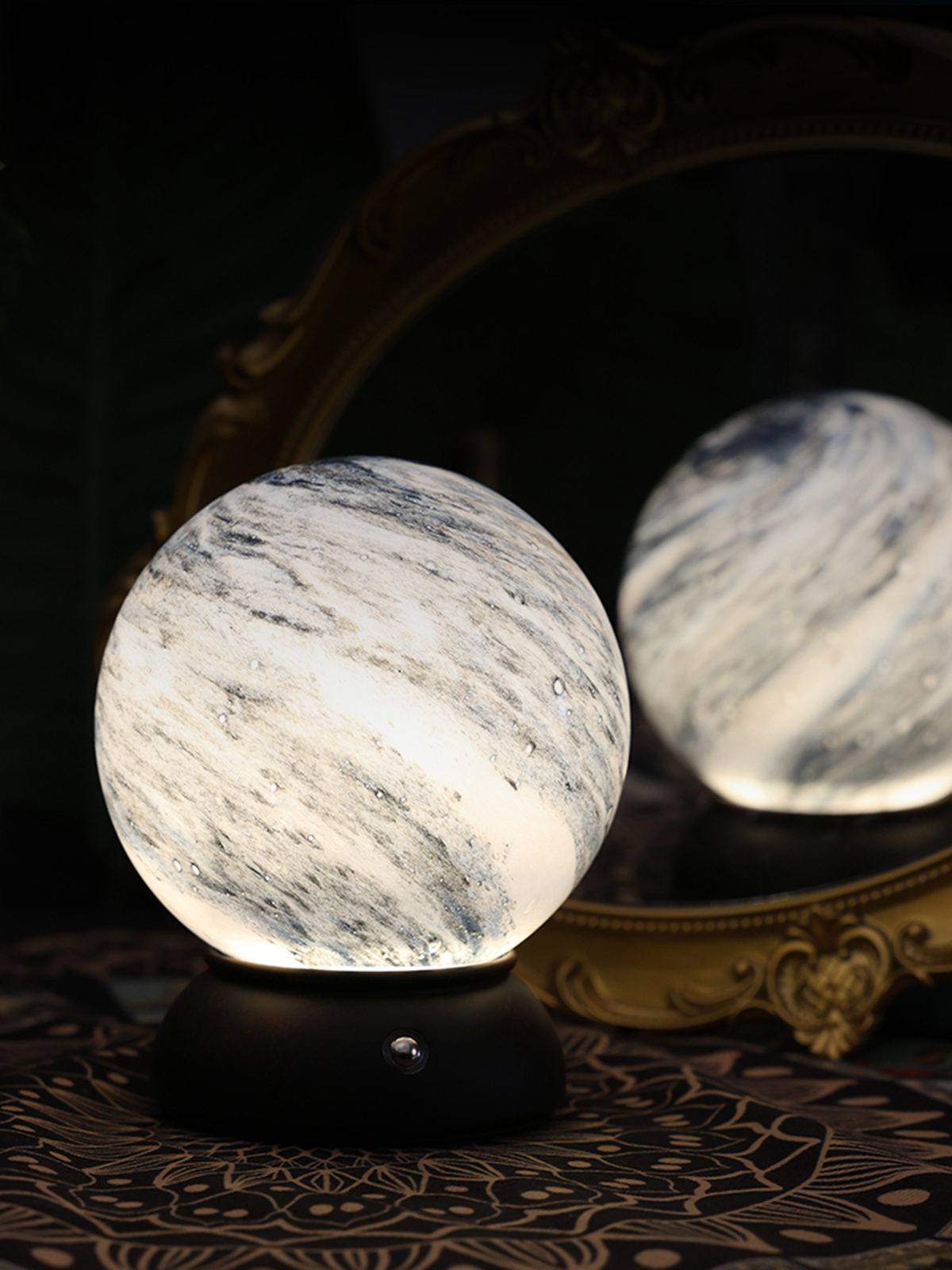 Creative table lamps, decorative items, night lights, decorative planet lights, glass ambient lights, home decorative lights details Picture