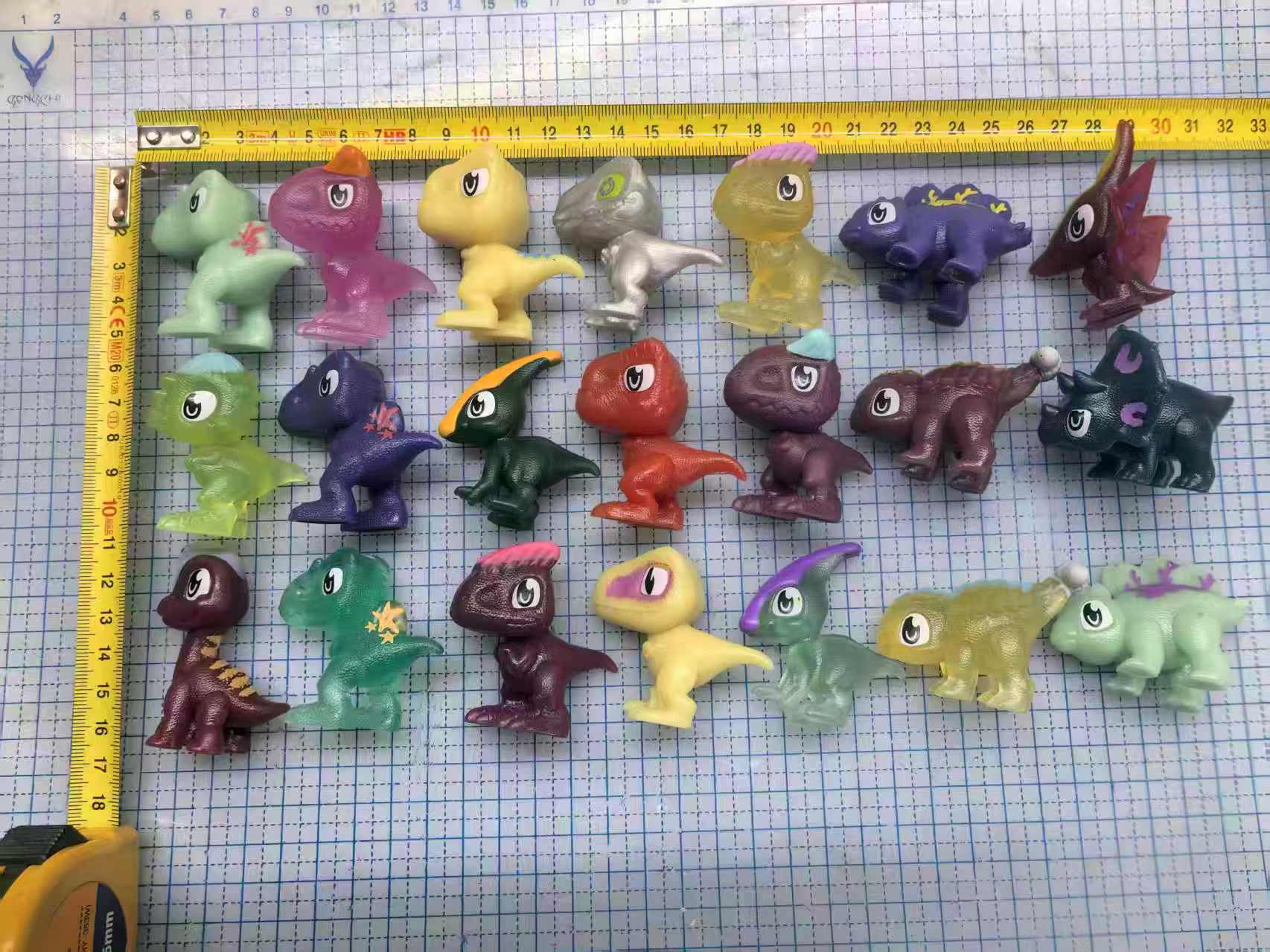 赠品宠物恐龙摆件装饰搪胶公仔多彩颜色摆件