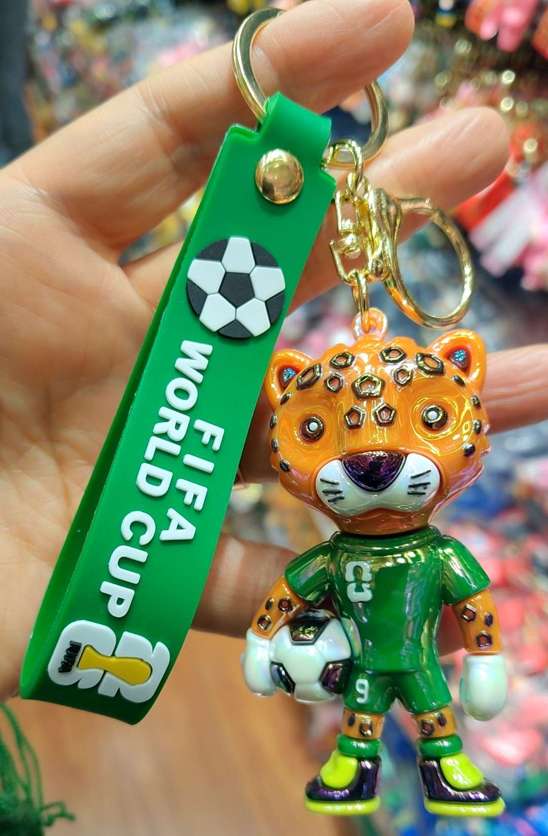 Keychains are used to hang schoolbags as decorations for children Application Scenario